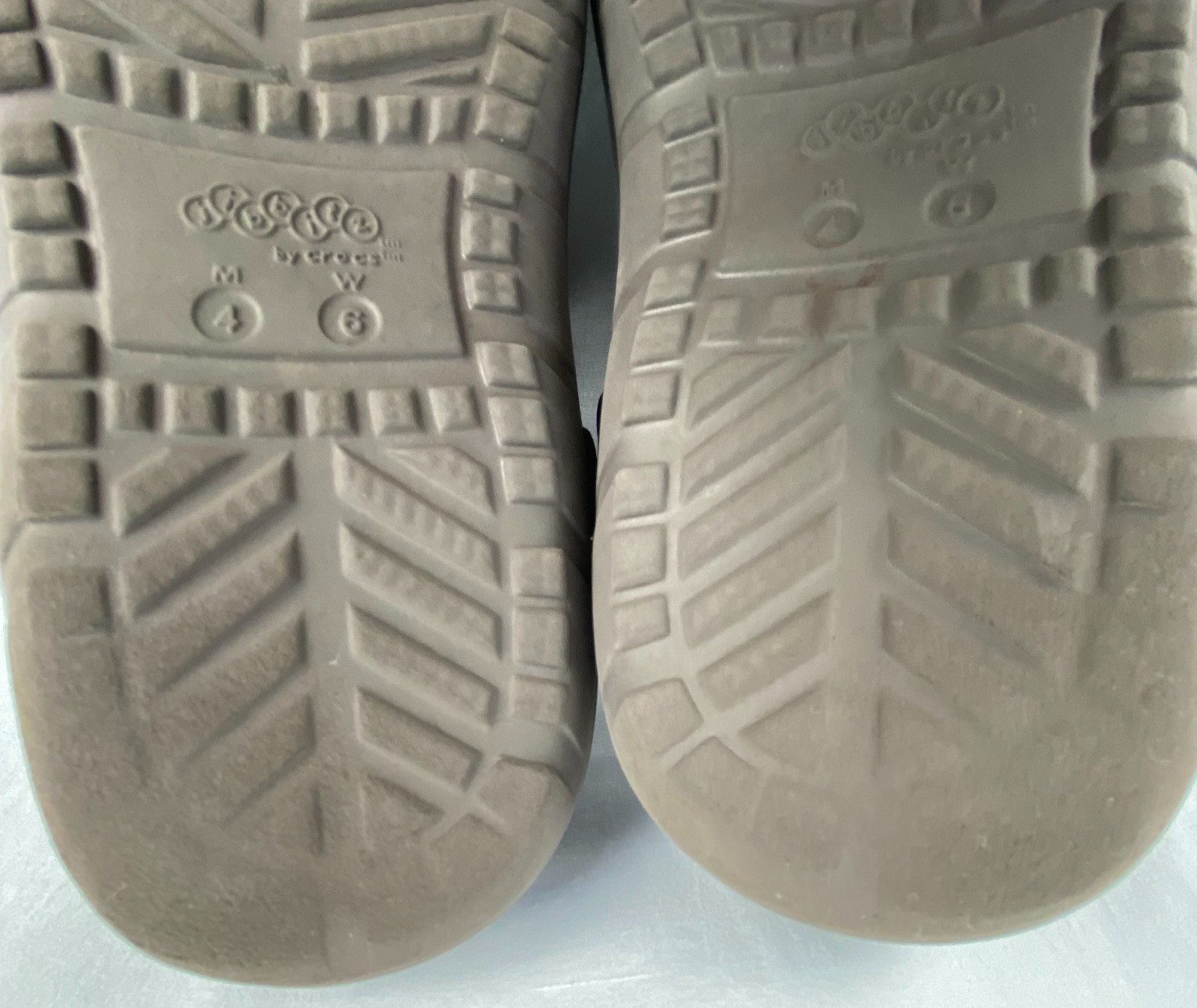 CROCS Unisex M4 W6 Brown Jibbitz Classic Clogs Slip On Sandals Shoes