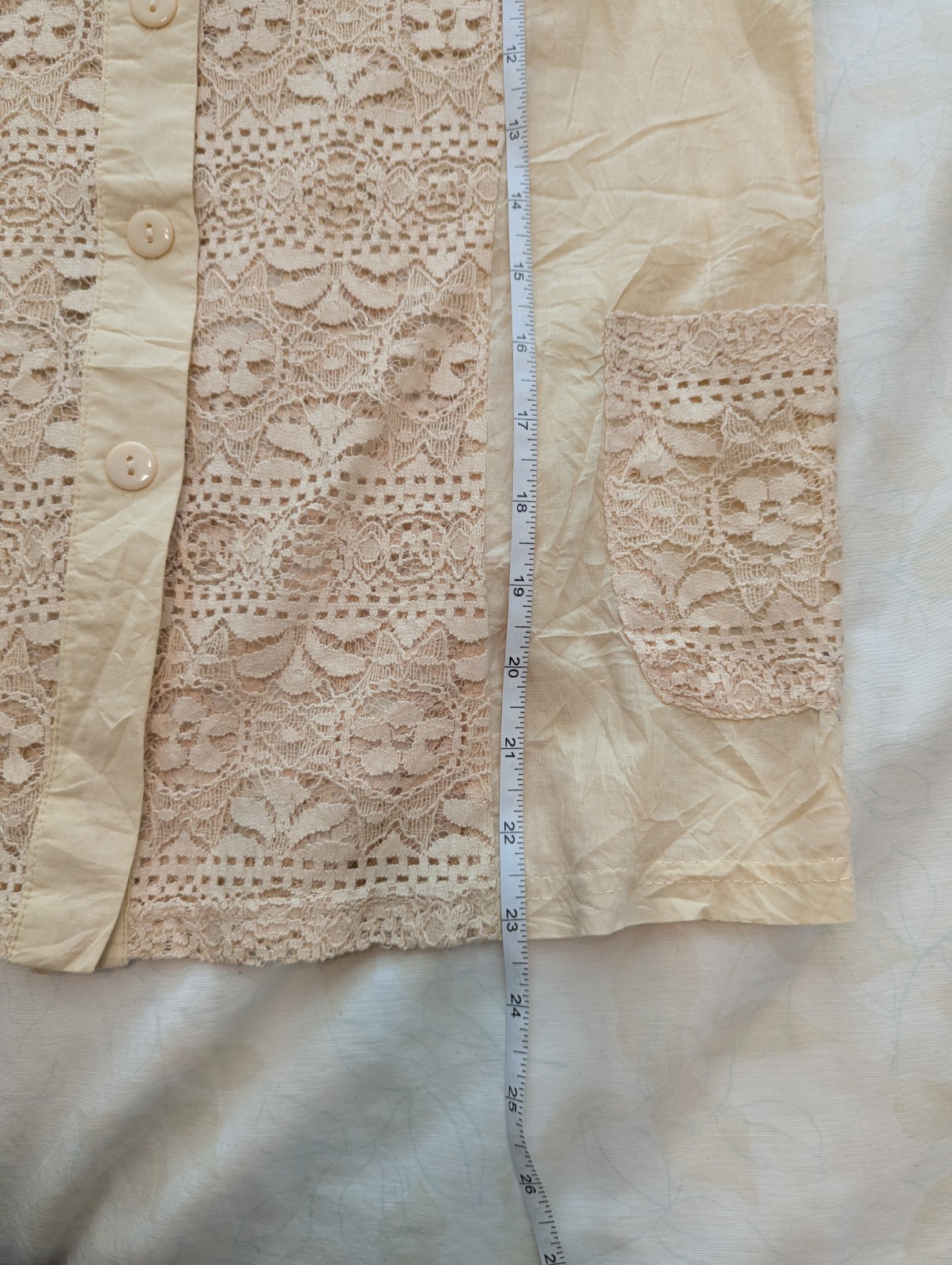 NWOT Cream sleeveless button up top with lace panels Size M