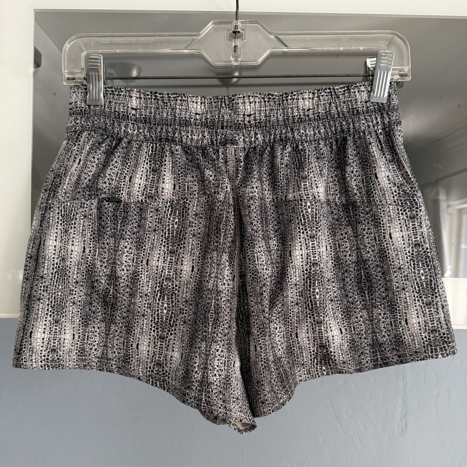 Vuori Dash 2.0 Shorts 3” in Dune Snake Size S
