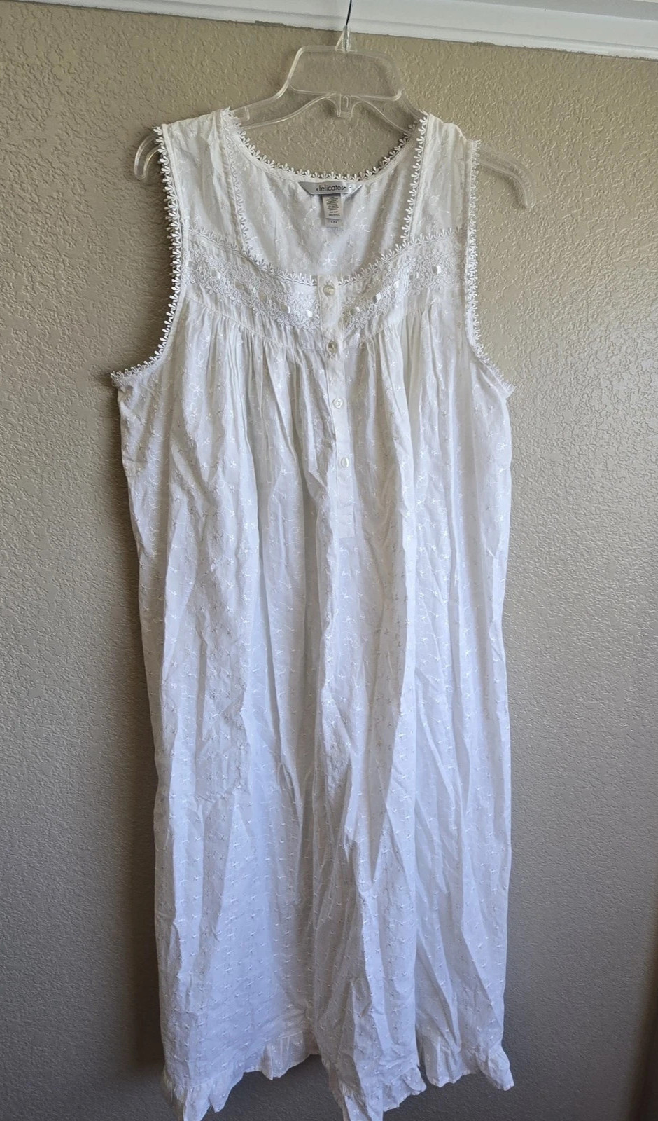 NWOT! Delicates Woman Long Cotton Nightgown Dainty Floral Ribbon White Ruffle 3X