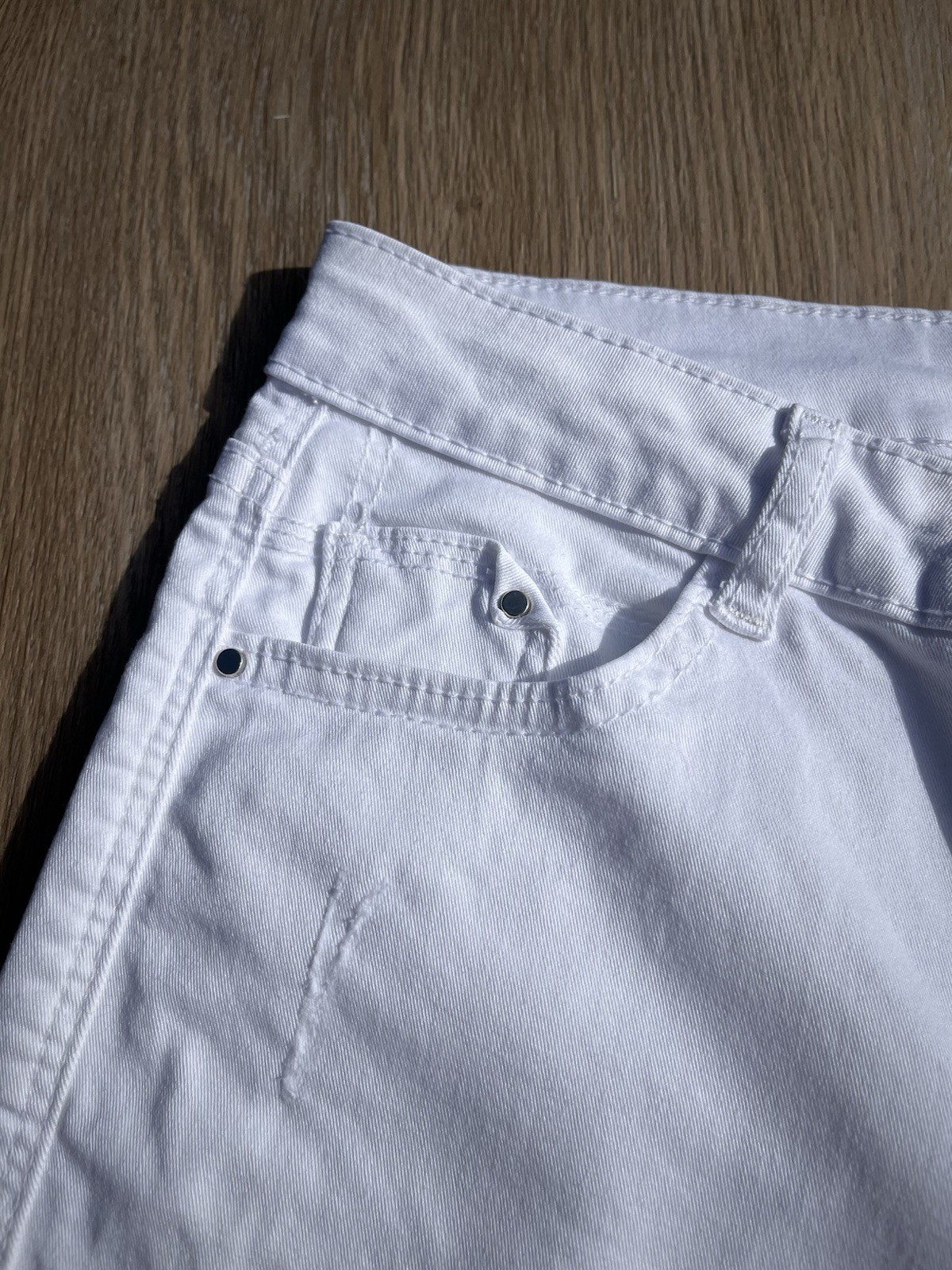 Dorothy Perkins White Denim Bermuda Shorts Size 10 Mid Rise 5-Pocket 30in