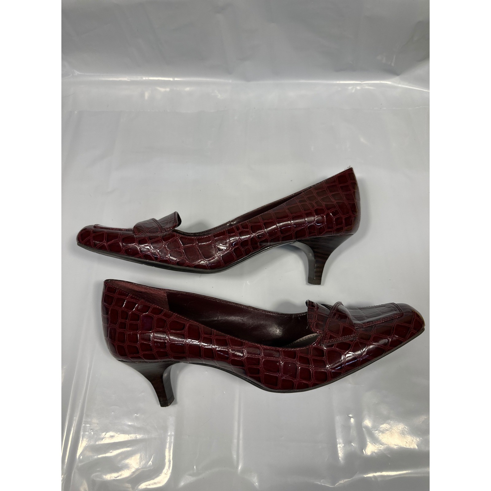 Bandolino Vintage Pumps Women 9M Burgundy Croc Embossed Patent Kitten Heel Excel