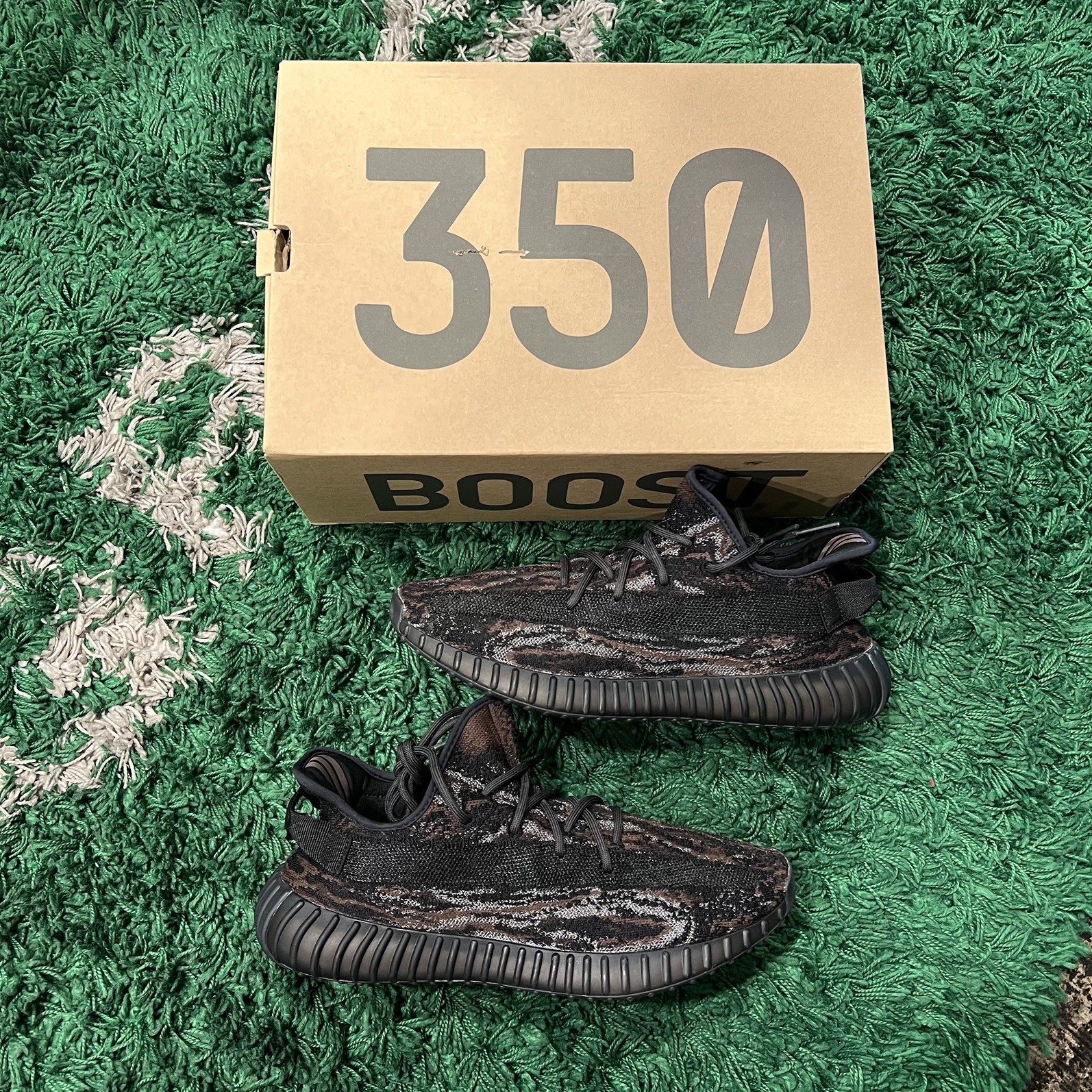 (11.5M) adidas Yeezy Boost 350 V2 MX Rock