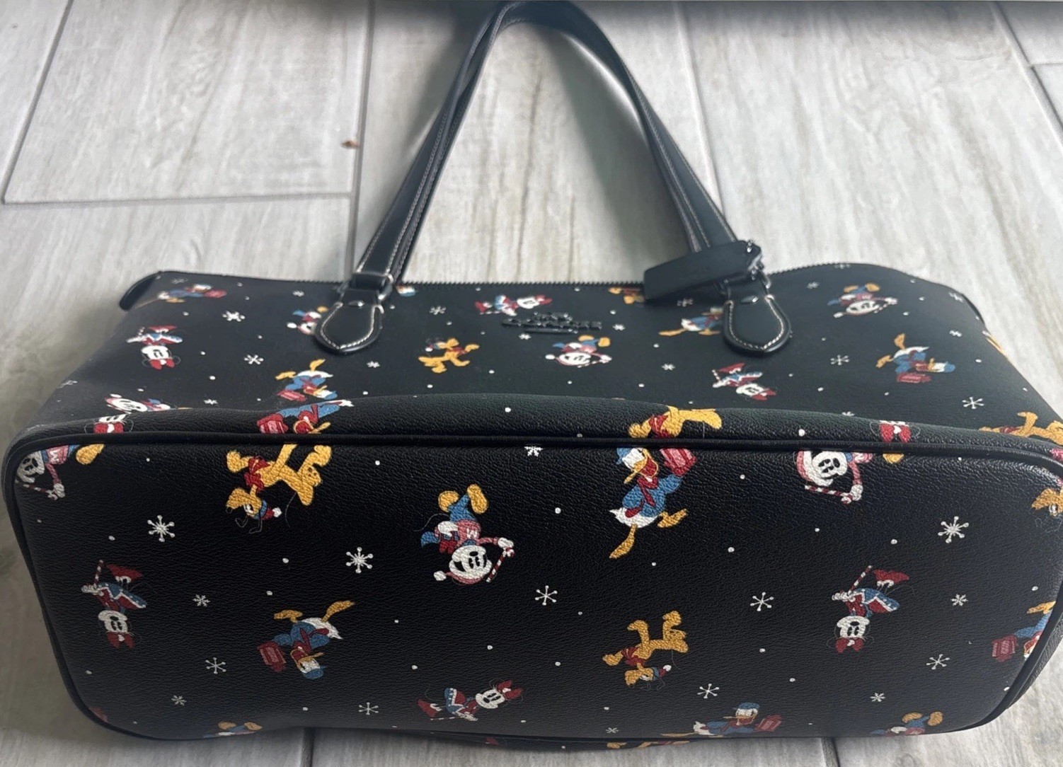 Coach x Disney CM189 Gallery Tote Black Holiday Mickey Donald Pluto NWT