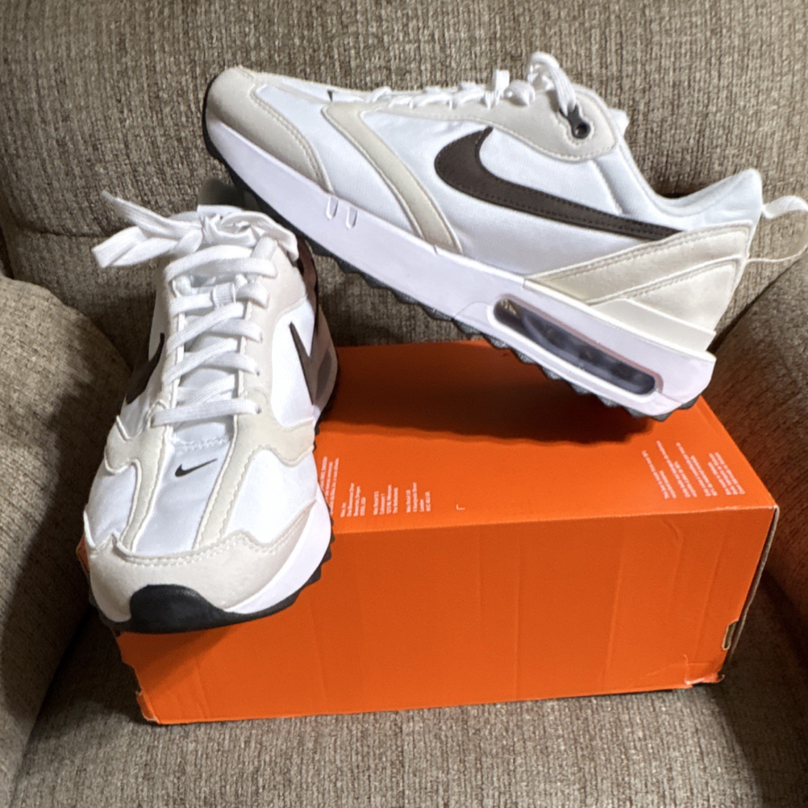 9.5 WMNS Nike Air Max Dawn Phantom Baroque Brown DC4068-102 White/Black Sneakers