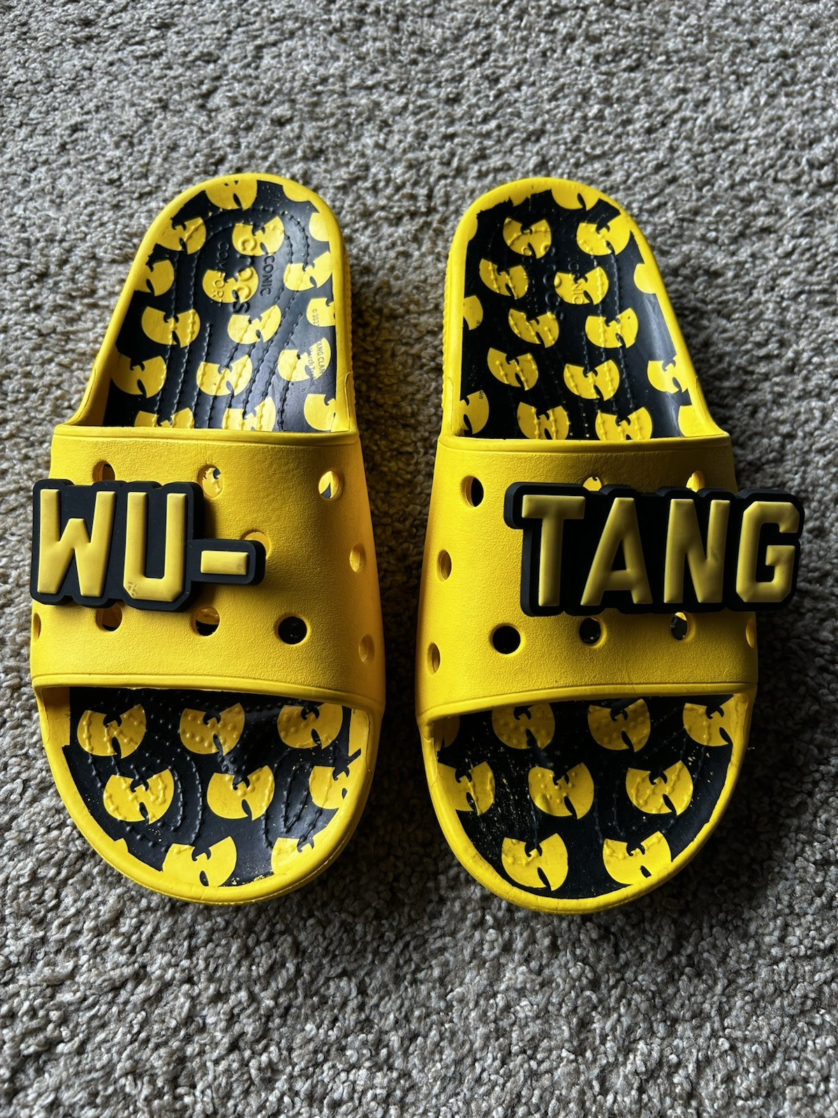 Crocs Classic Slide Wu-Tang Clan Men’s Sandals – Yellow Black size – 9M