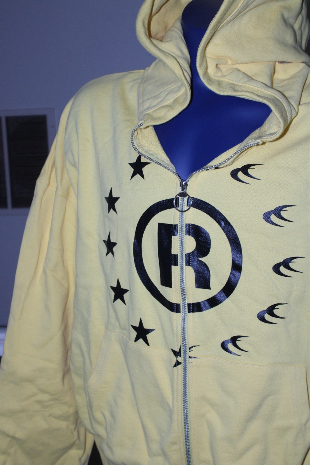 SCUFFERS YELLOW “CONFUSED” HOODIE SIZE XXL BRAND NEW
