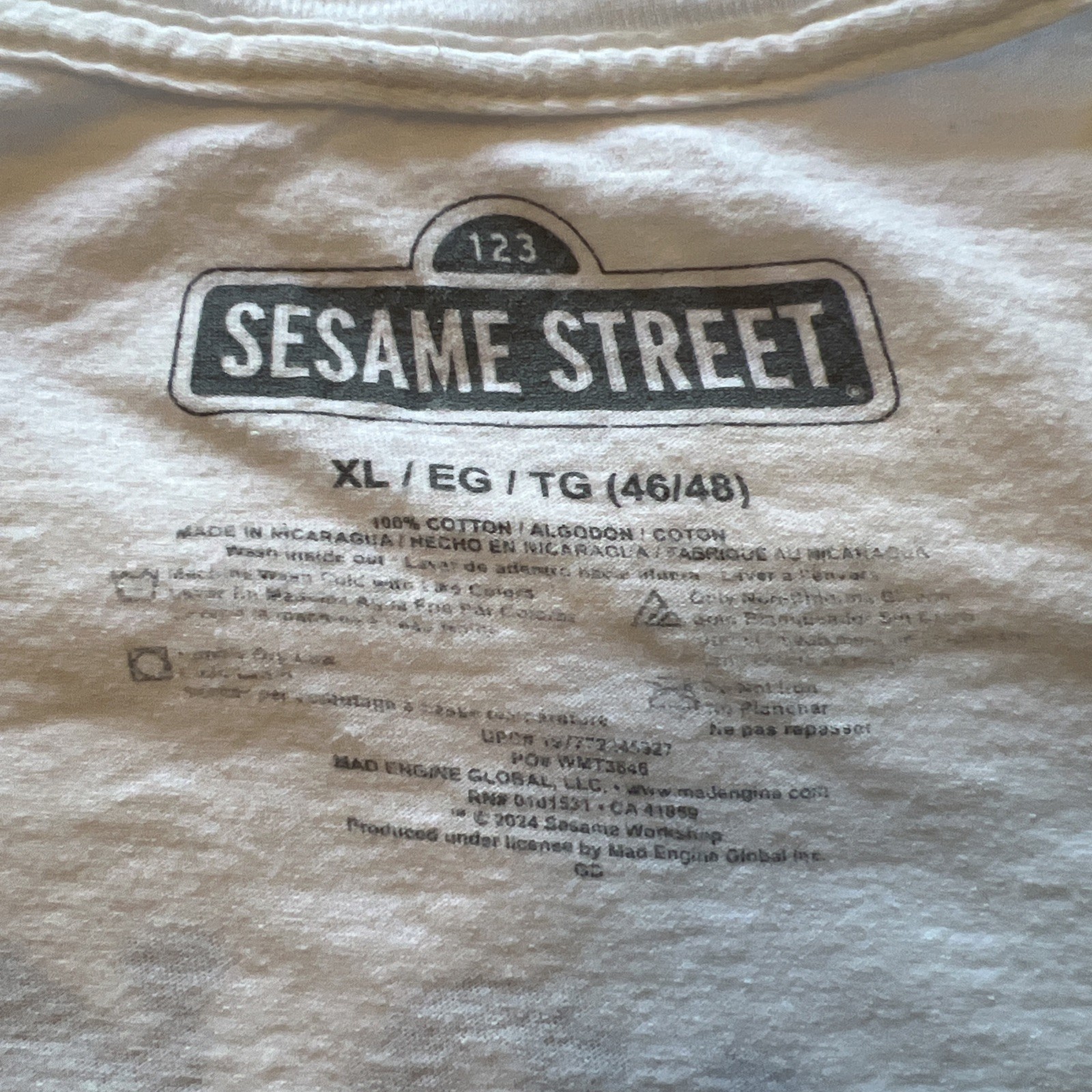 Sesame Street Check On Your Friends Graphic T Shirt Mens XL White Short Sleeve