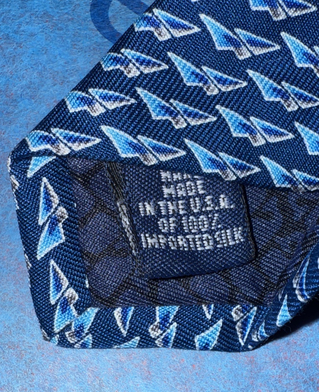 VINEYARD VINES 100% SILK MEN’S NECK TIE ARGO GROUP 3.25 INCHES WIDE BLUE