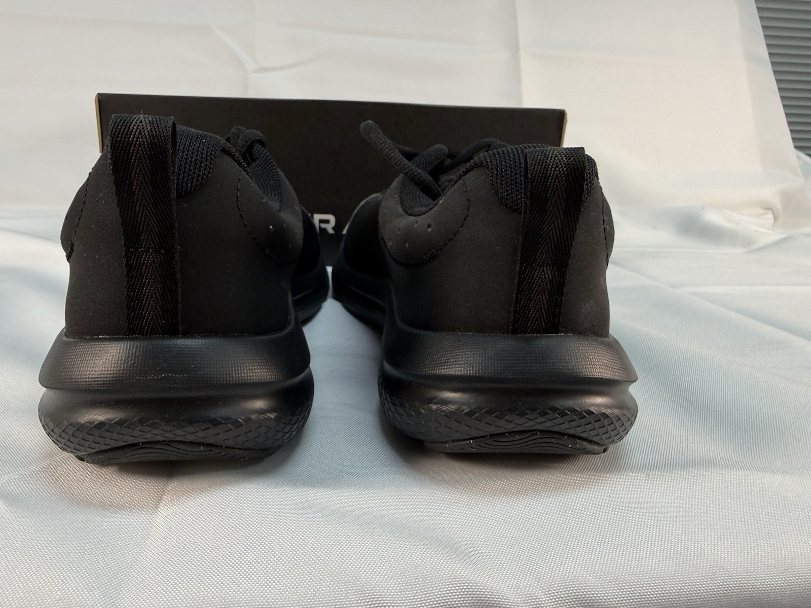 Under Armour Men Charged Assert 10 Running Shoes ALL Black EXTRA WIDE Sneakers