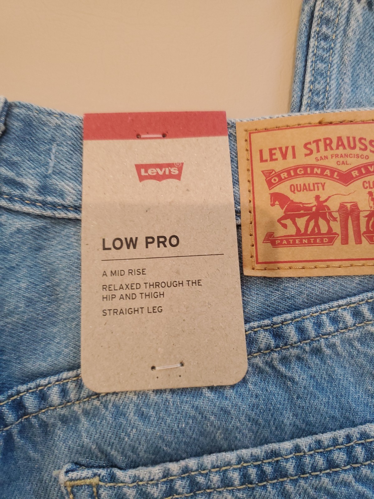 Levi’s Women’s Low Pro Mid Rise Jeans , Straight Leg , Medium Wash Size 27 NEW