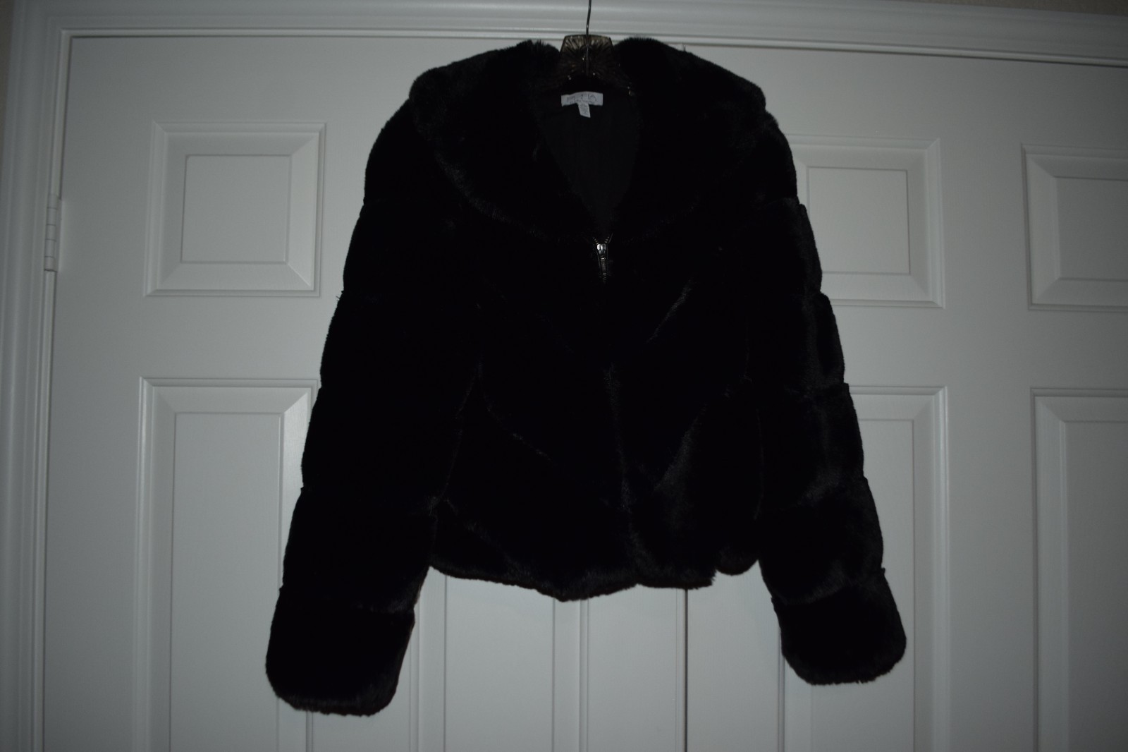 Sofia Jeans by Sophia Vergara Size M (8/10) Black Faux Fur Zipper Front Jacket