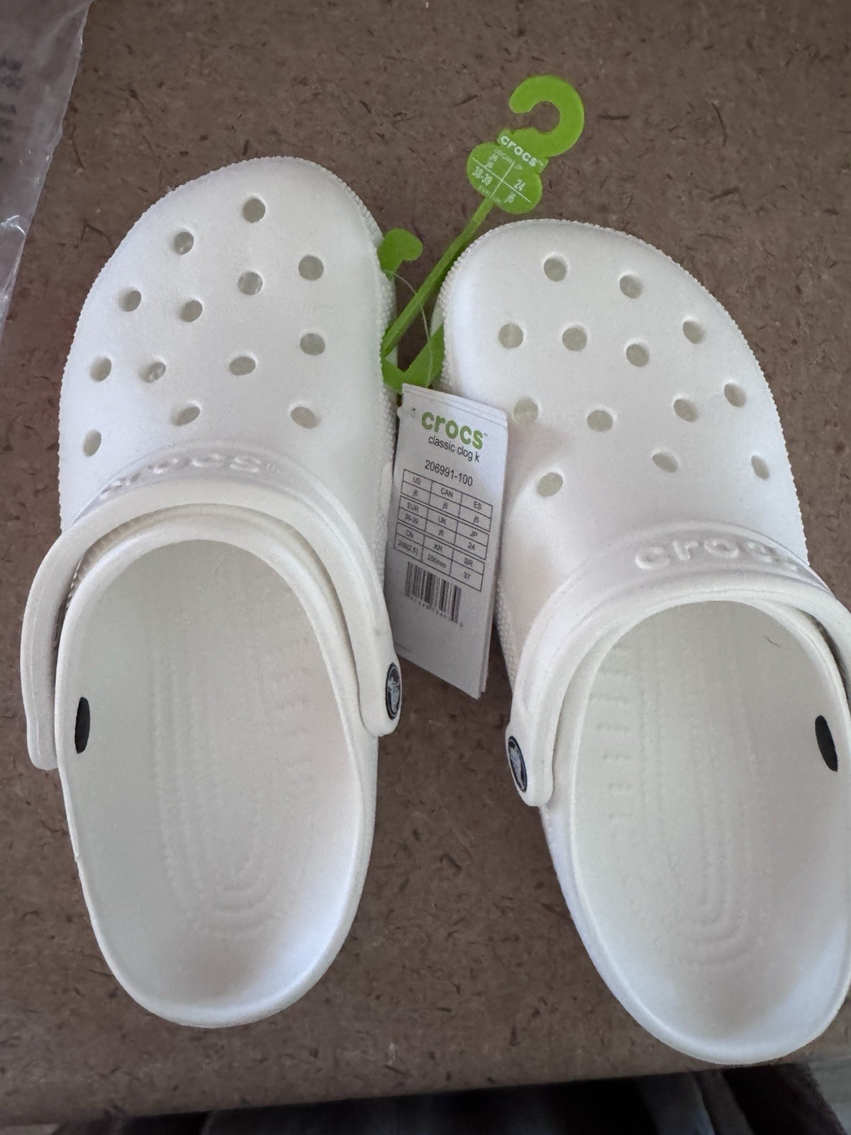 Crocs Classic Clog Kids J6 White Slip-On Rubber Logo Clogs EU 38-39