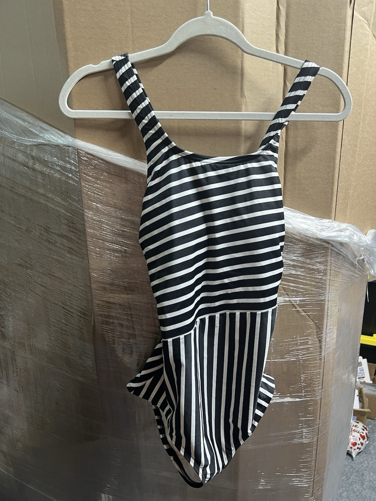 Lands’ End Women’ UPF 50 Tummy Control One Piece Swimsuit, Black/White, Medium