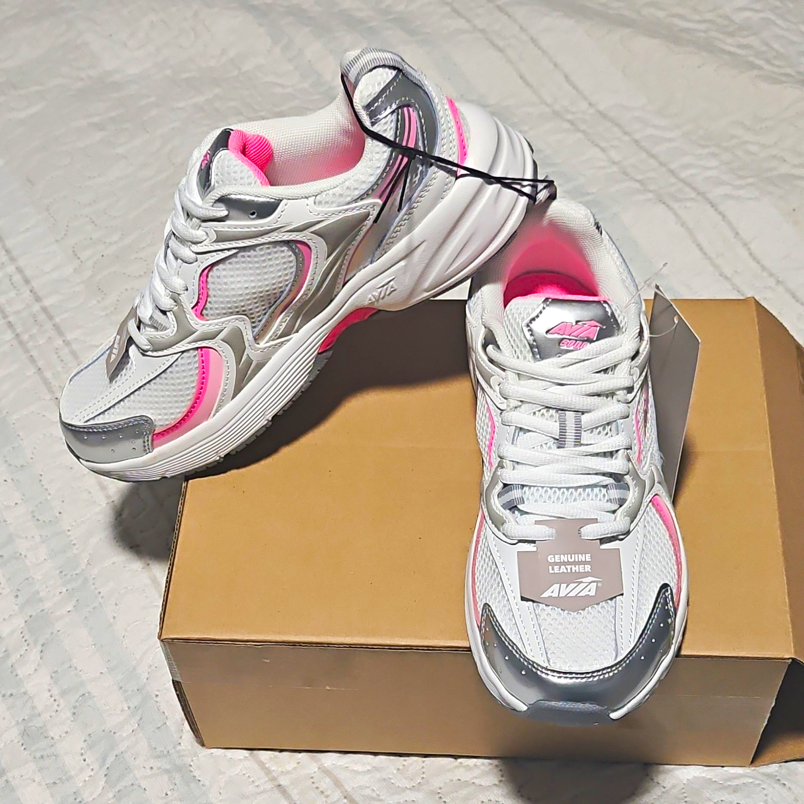 Avia 5000 Women’s Athletic Sneaker White/Pink/Silver Mesh Leather Low Top