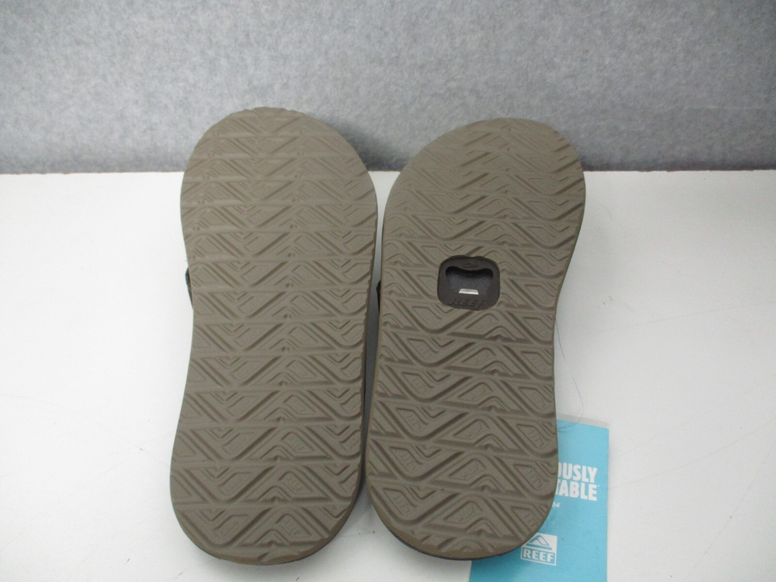 Reef Element TQT Sandals Brown Thong Flip Flop Bottle Opener Mens Sz 8