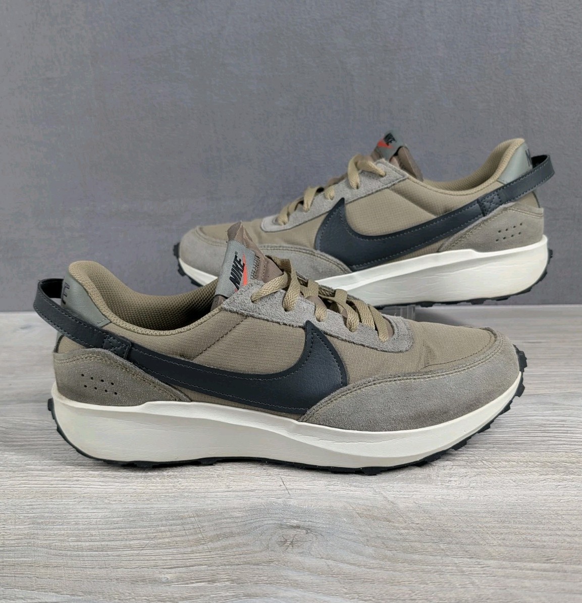 Nike Mens 11.5 Waffle Debut Khaki Black Casual Running Sneakers FJ4196 200 Shoe