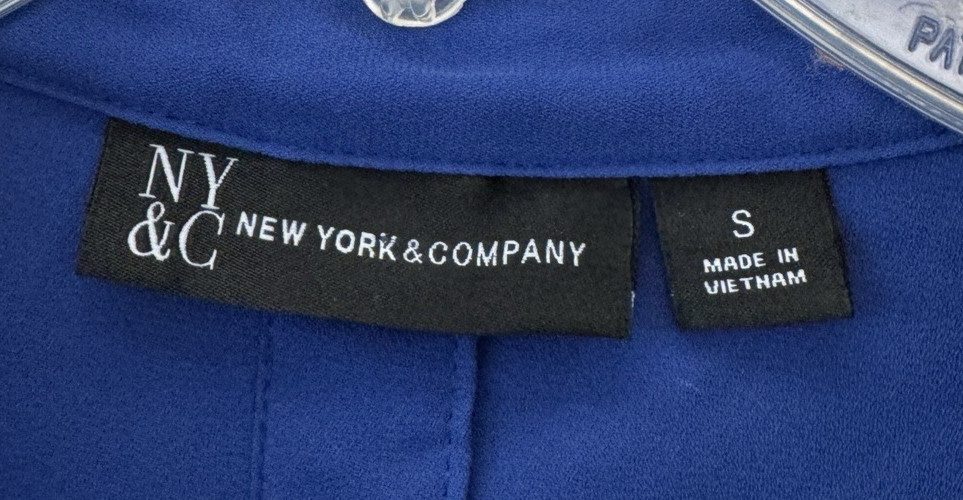 NWOT New York & Co. Blue Collared V-Neck Popover Button Back Trim Blouse Small