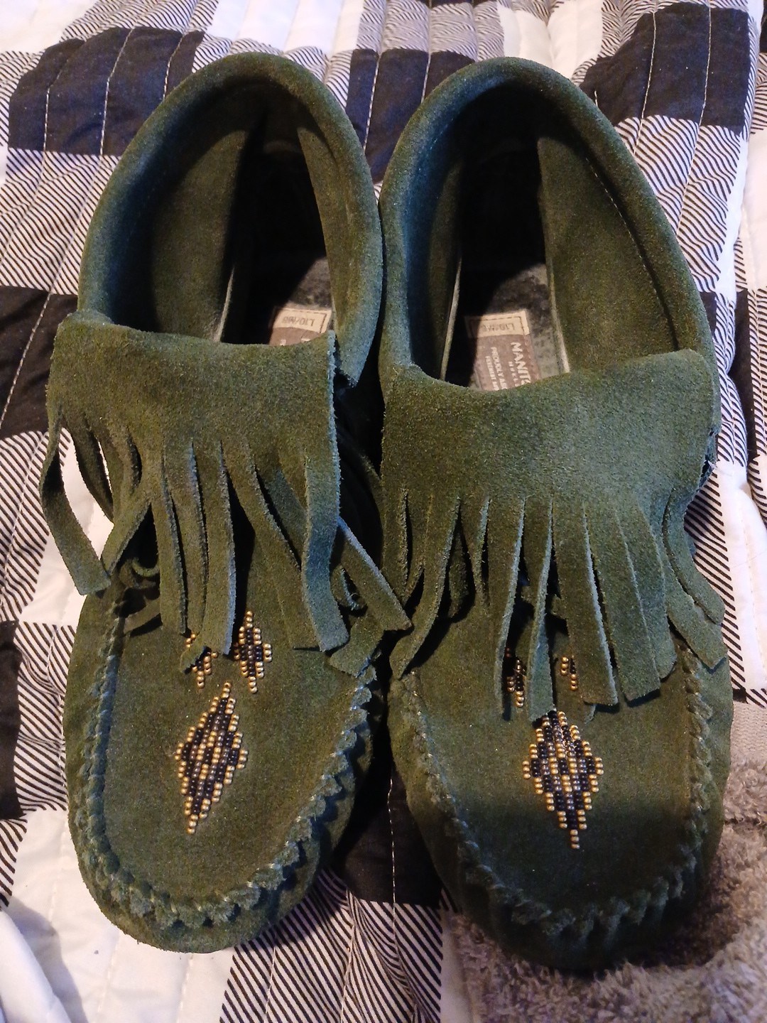 Manitobah Mukluks Olive Beaded Fringe Suede Moccasin Boots Vibram Sole Womens 10