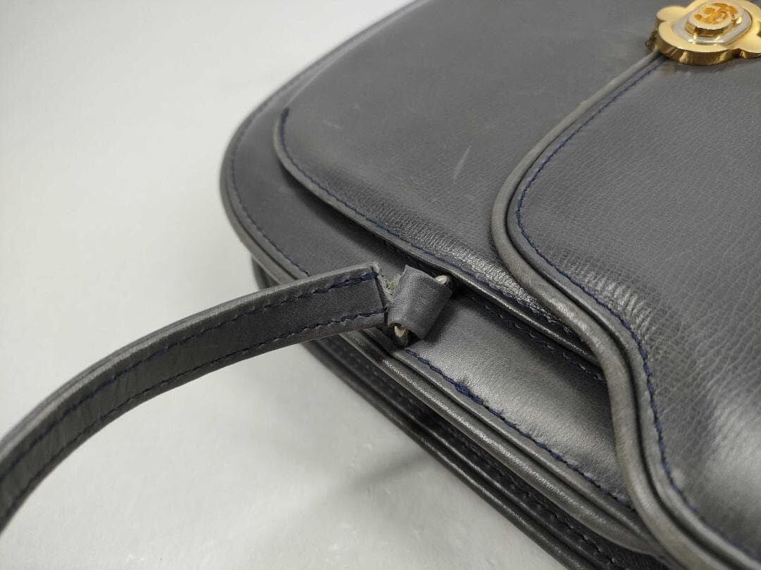 Gucci Vintage Black Leather Shoulder Bag Gold Tone Hardware Flap Clasp Auth