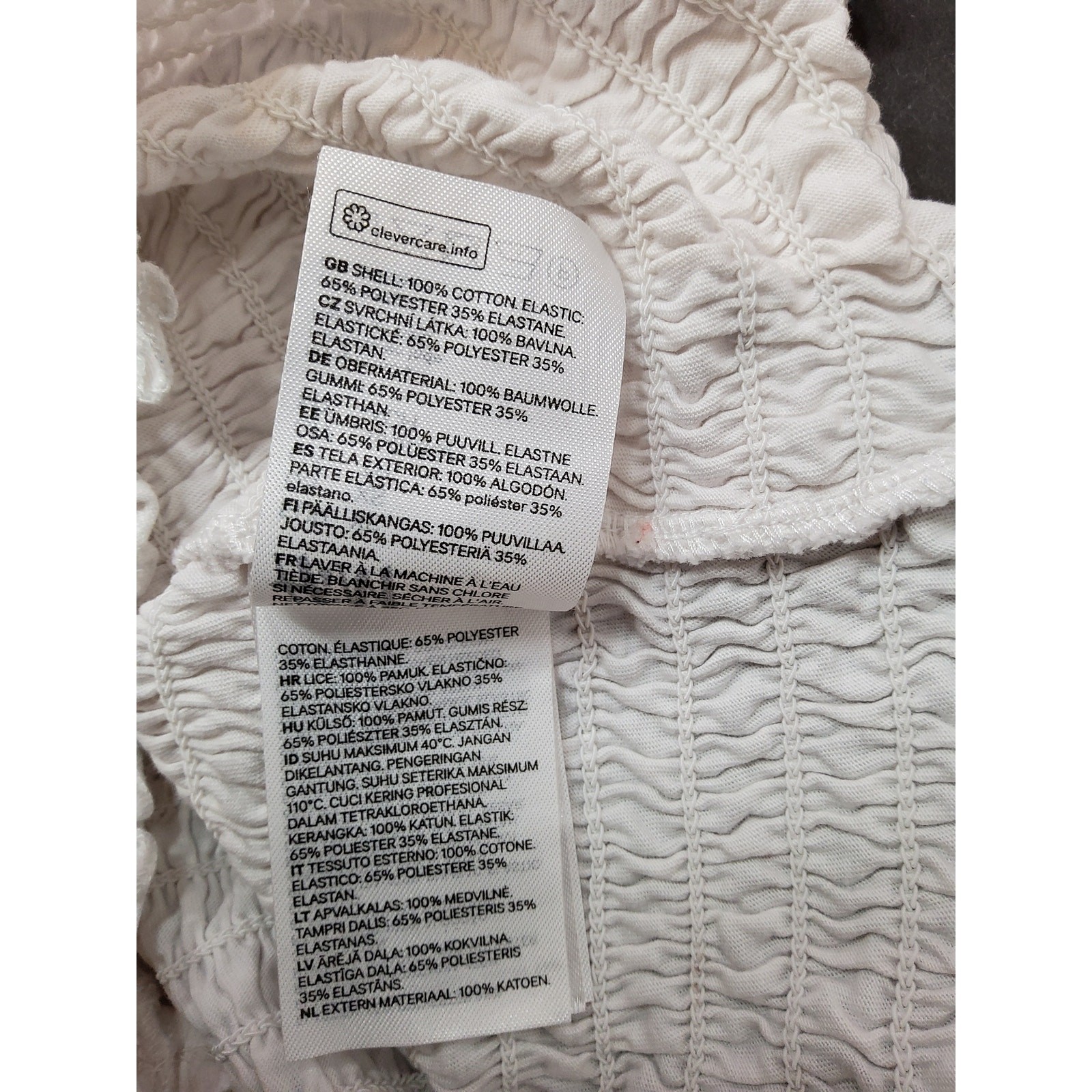 H & M DIVIDED STRETCH CROP TOP. WHITE SIZE XS
