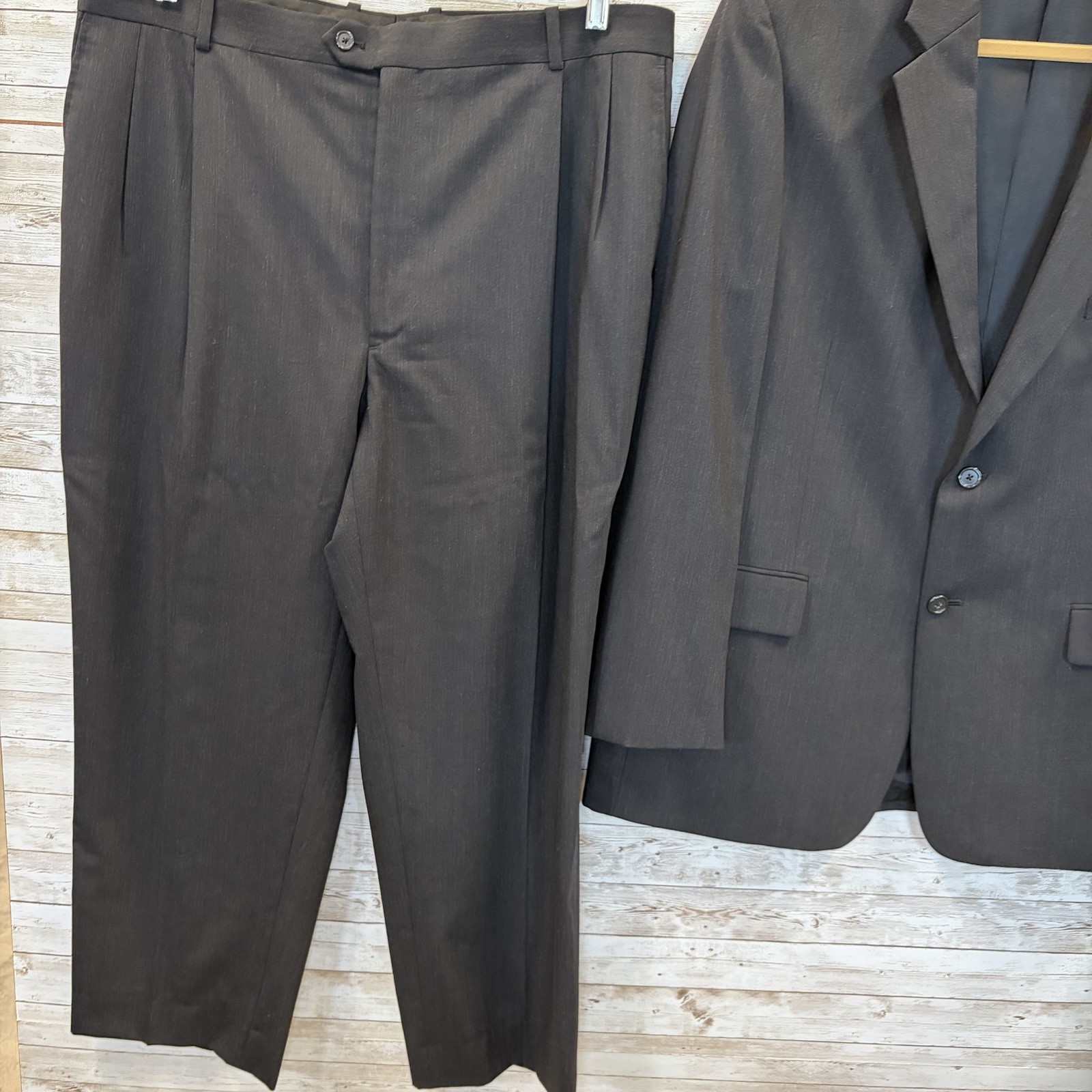 Vtg Pronto Uomo Mens 46R Suit 100% Wool Black 2 Button Ventless Pleated 41×27.5