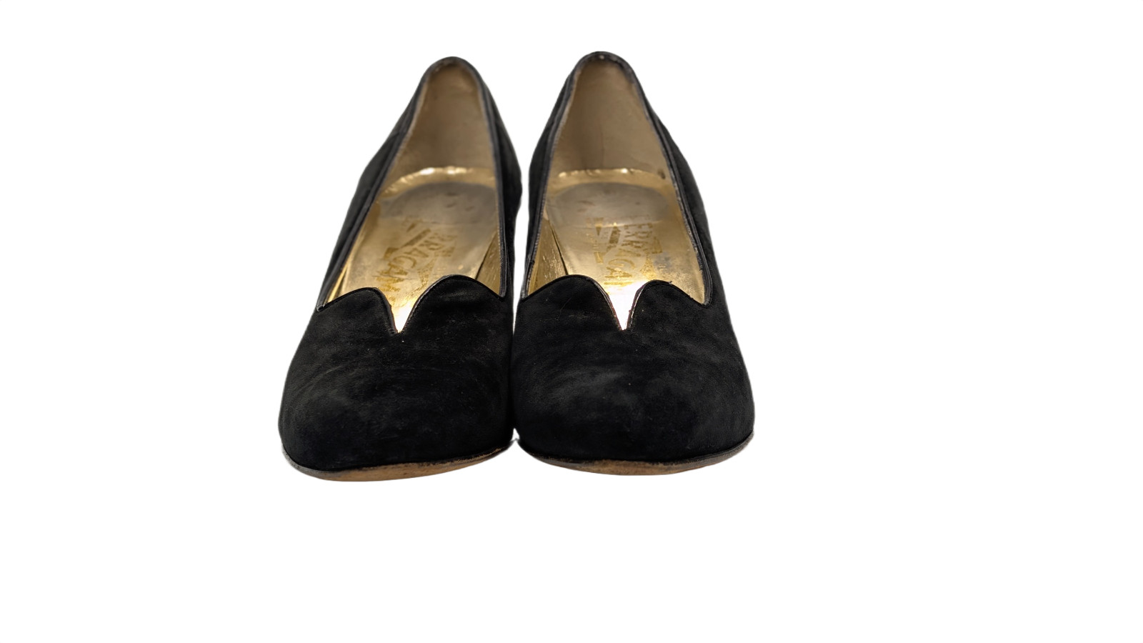Salvatore Ferragamo 1990’s “Baronessa” Black Suede V-Neck Pumps Heels Size 7AAA