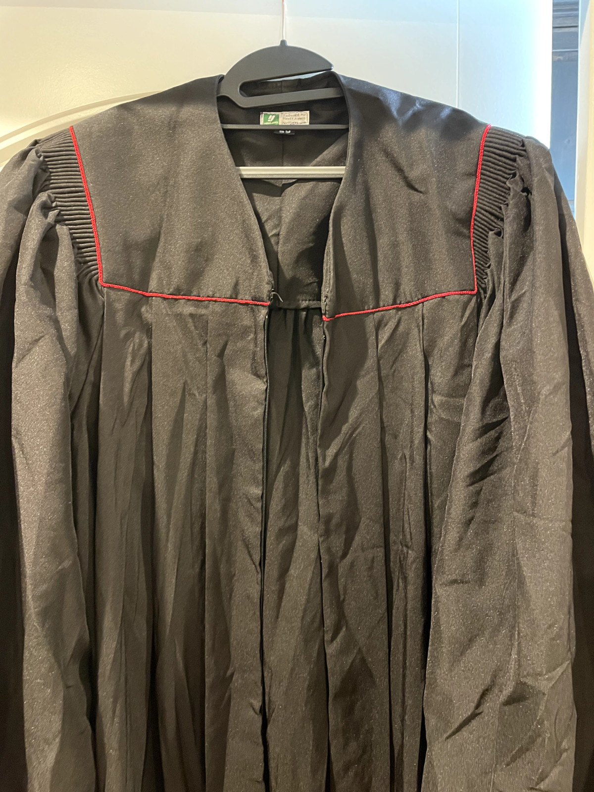 USC Bachelors Graduation Gown Herff Jones Black – Multiple Sizes