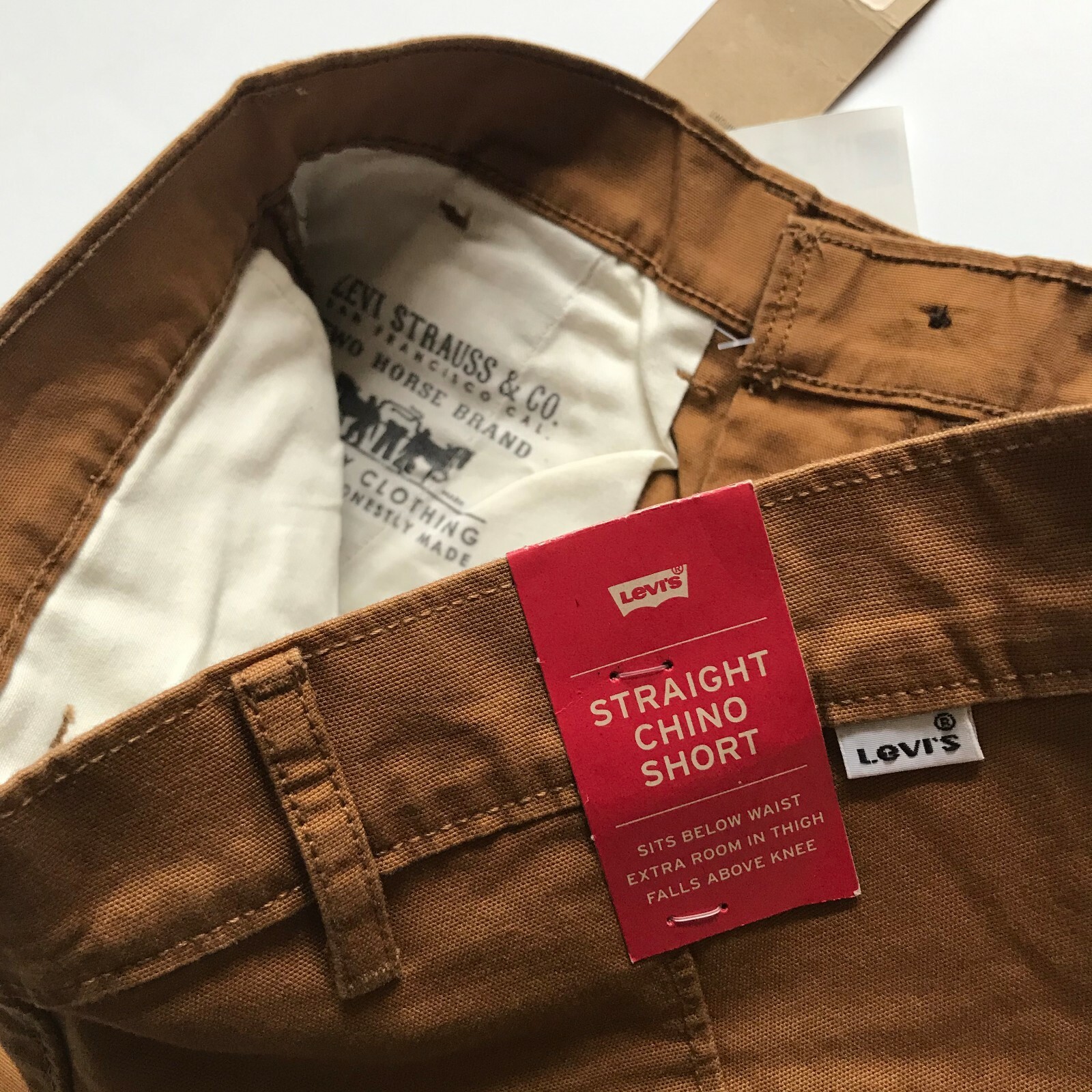 NWT Levis Men’s Classic Solid Cotton Flex Straight Chino Shorts Falls above knee
