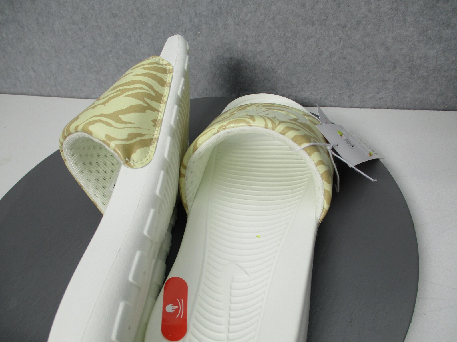 Nike Victori One Animal Print Slides Sandals CN9676-105 Beige Womens Sz 9