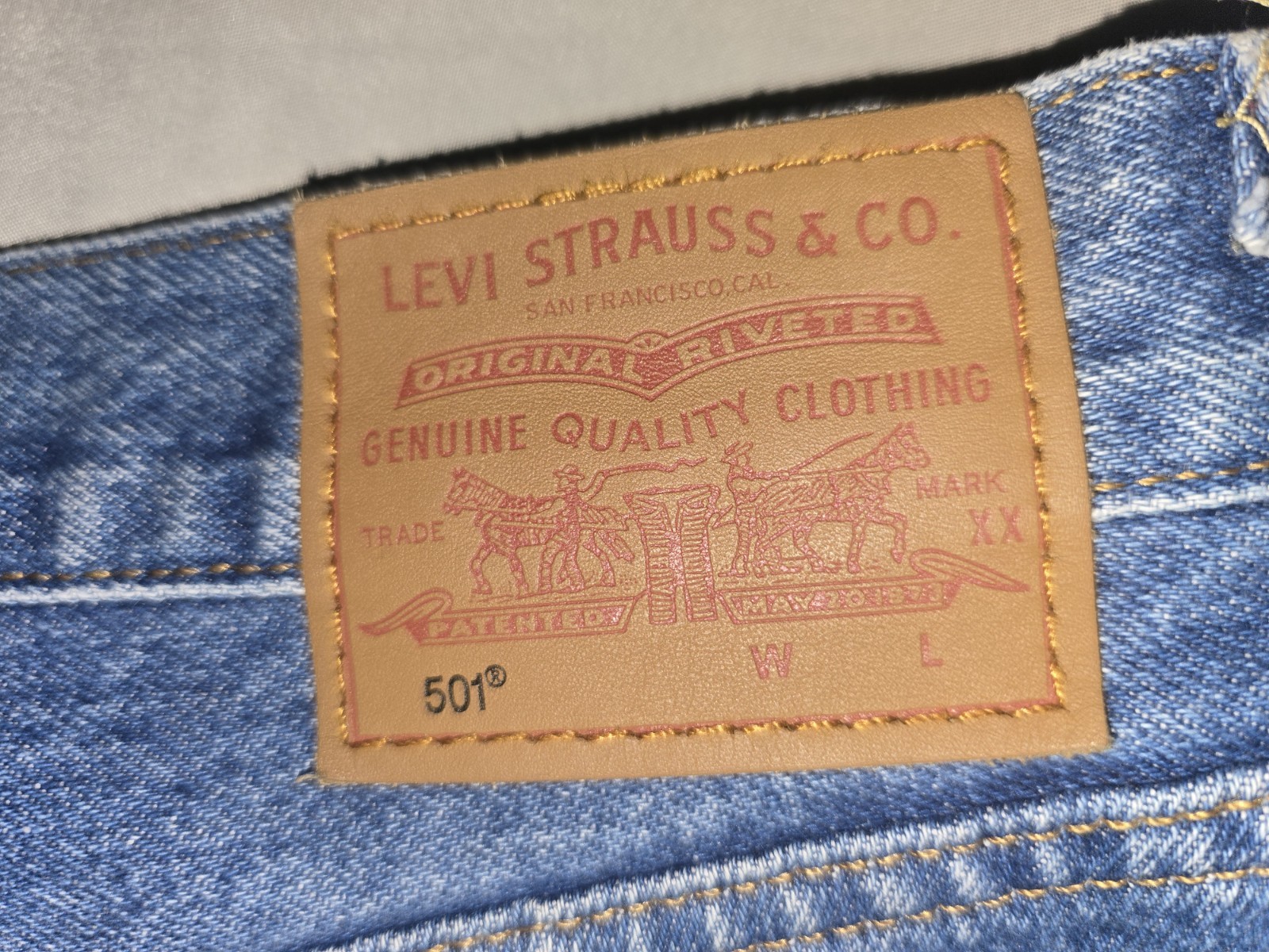 Levi’s Premium 501 Original Button Fly Jeans Distressed Medium Wash W31 L26