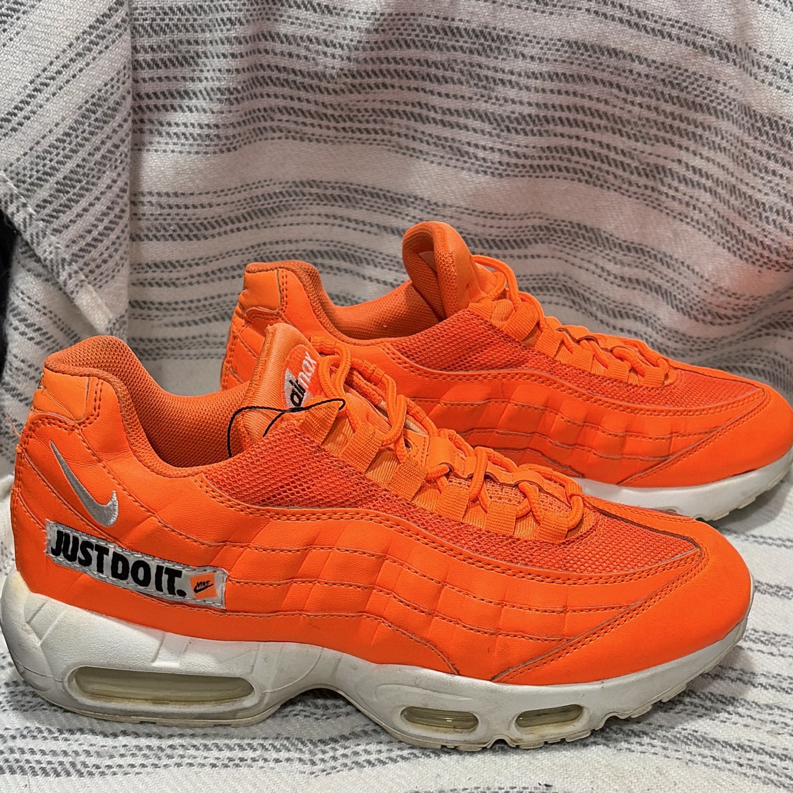 Nike Air Max 95 Just Do It Orange/White Low Top Lace-Up Men’s Sneaker AV6246-800