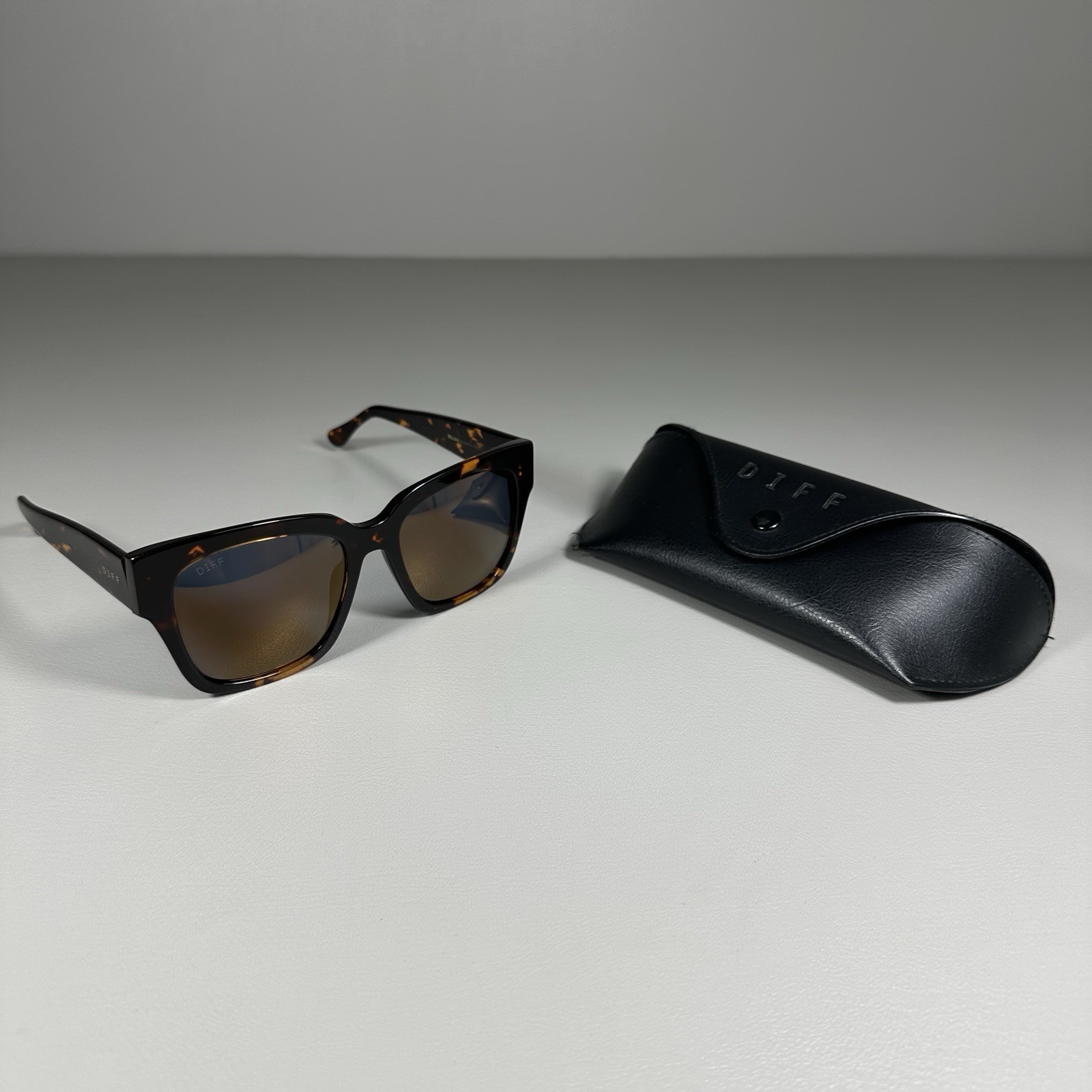 DIFF Bella II DI-GM171 Squared Tortoise Sunglasses