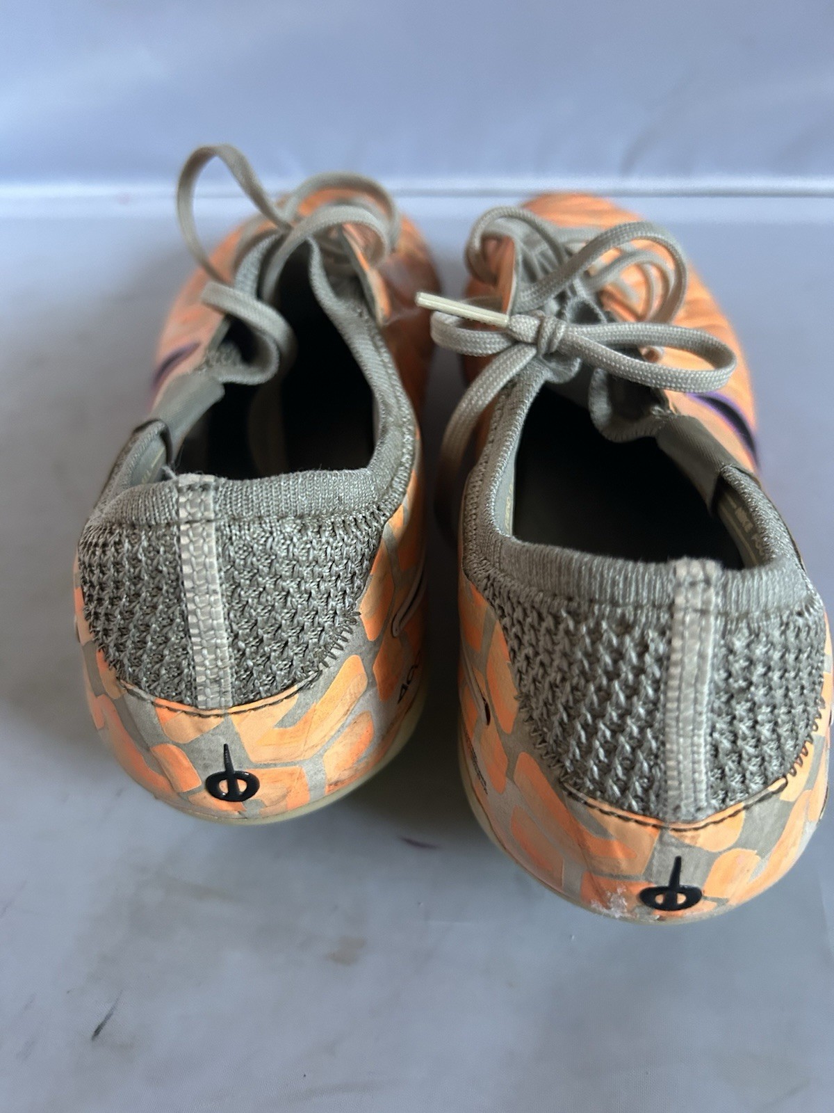 Nike Men’s Low Top Lace-Up Athletic Soccer cleat Orange/Gray/Black Camo size 9.5