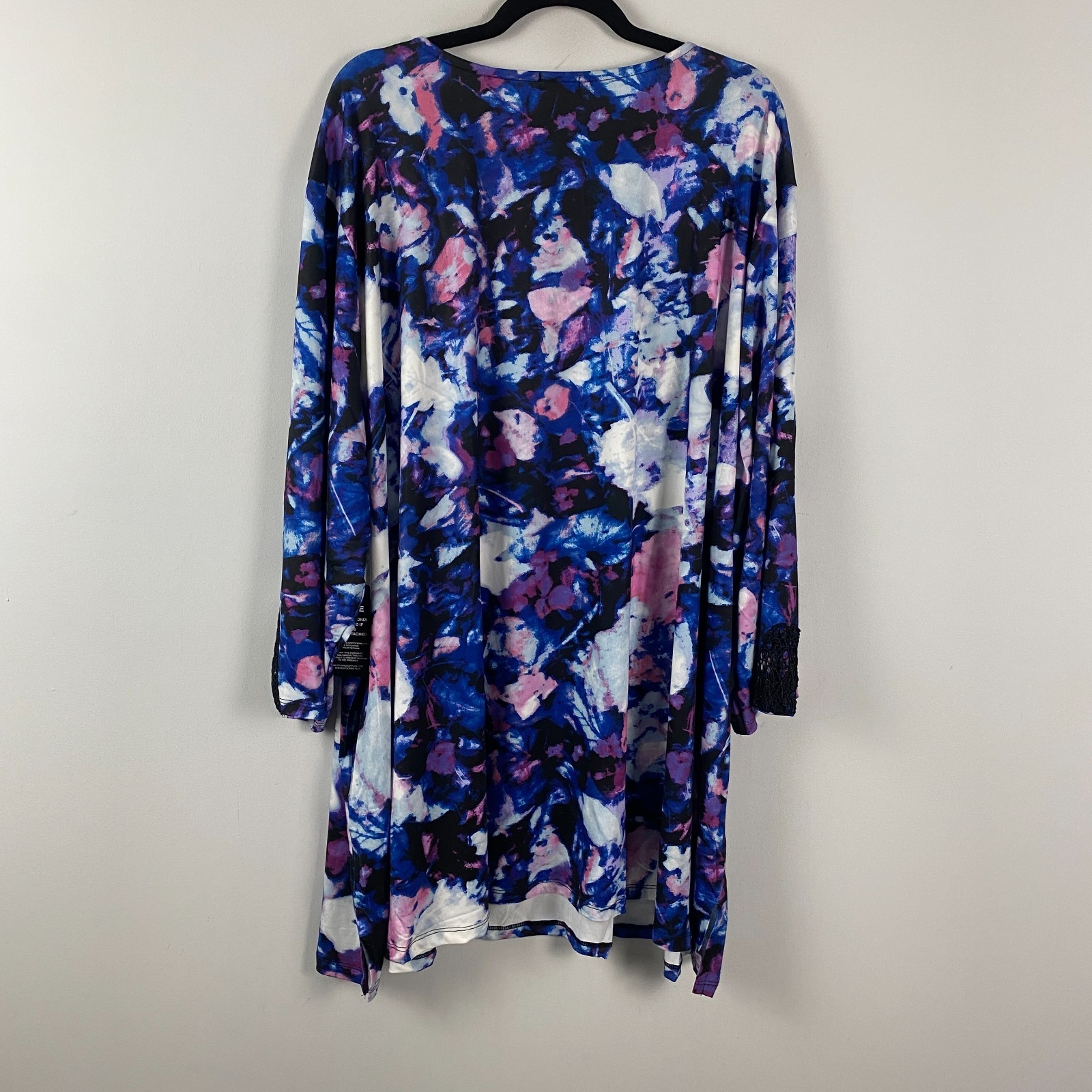 Catherines Applique Trimmed Tunic Size 5X Abstract Floral 3/4 Sleeves V Neck