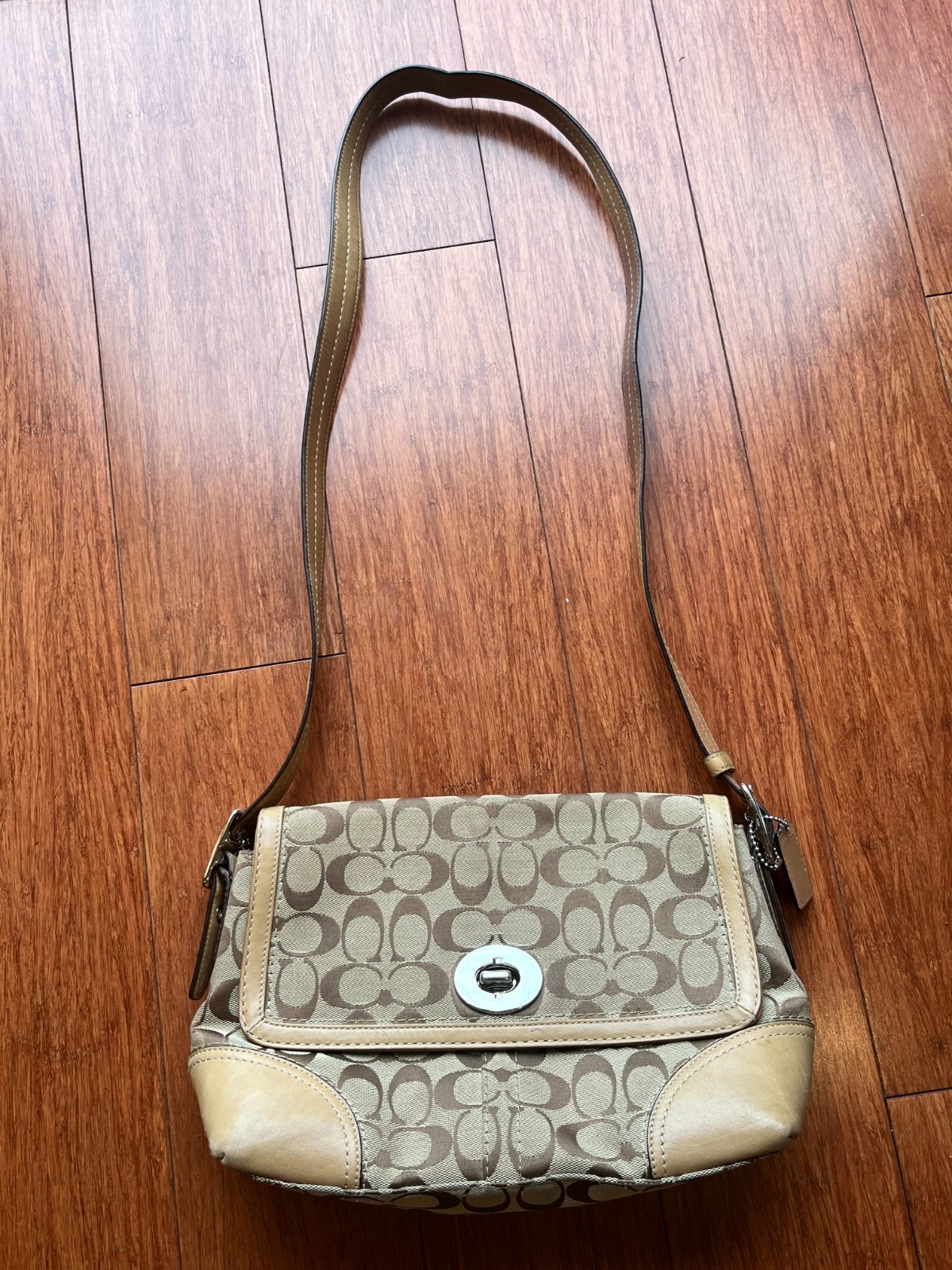Vintage Coach Hamptons Turn Locking Flap Jacquard F13066-Khaki Tan Leather