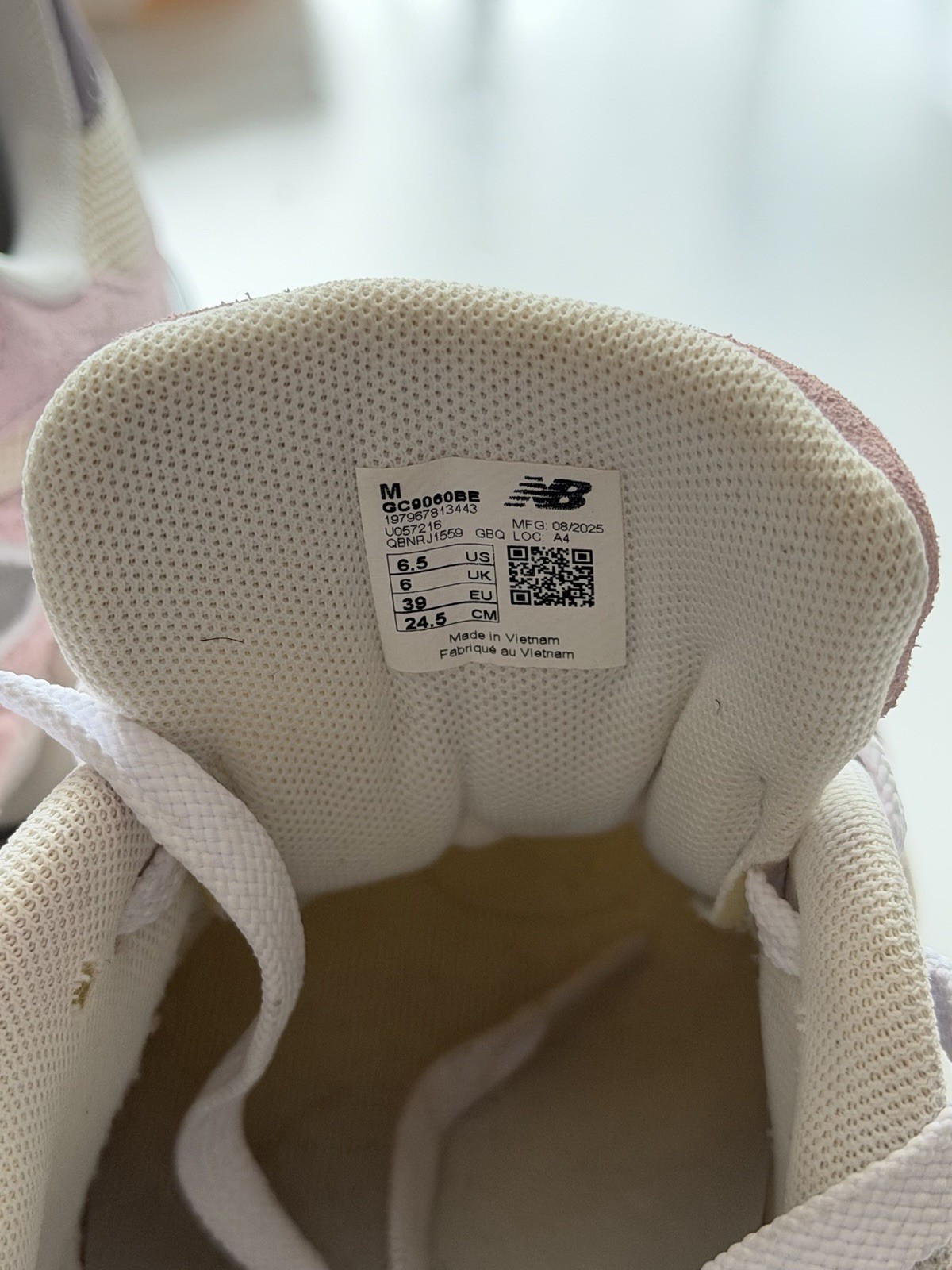 New Balance 9060 Colorblock Low Top Lace-Up Sneakers Pink Beige Purple