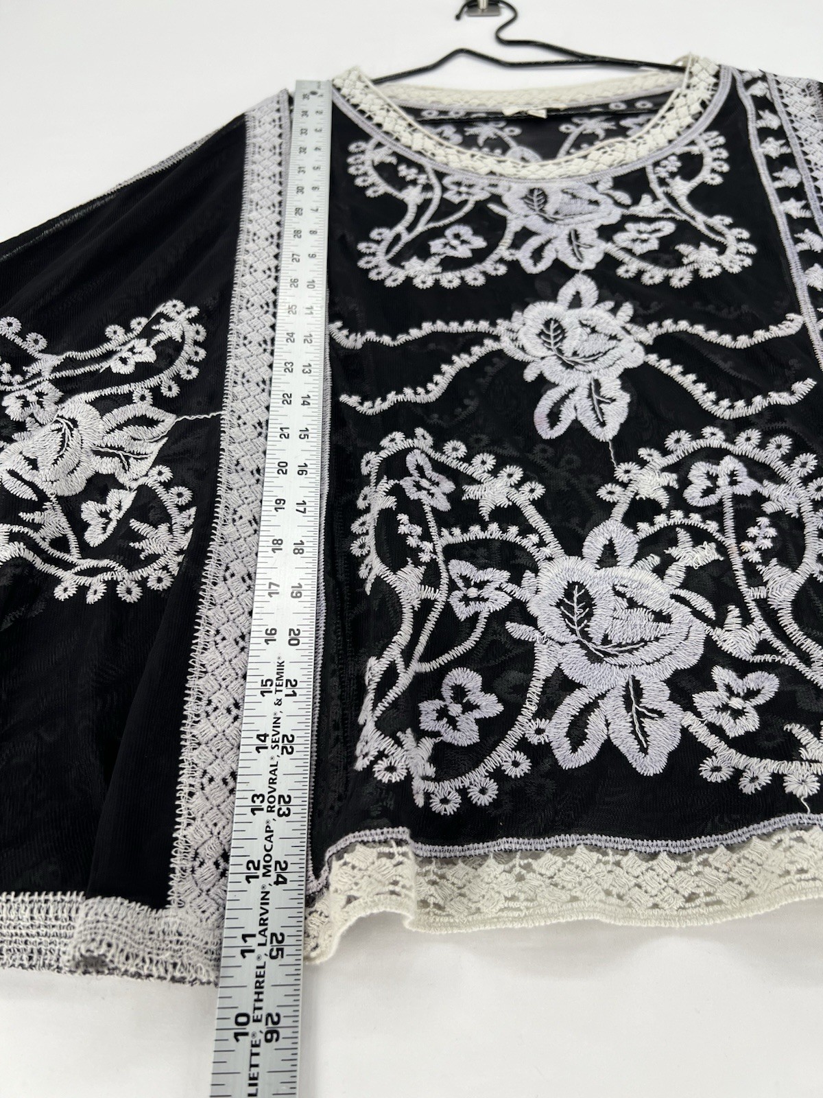 Umgee Black Sheer Embroidered Lace Poncho Top Womens Medium Boho Crochet Overlay