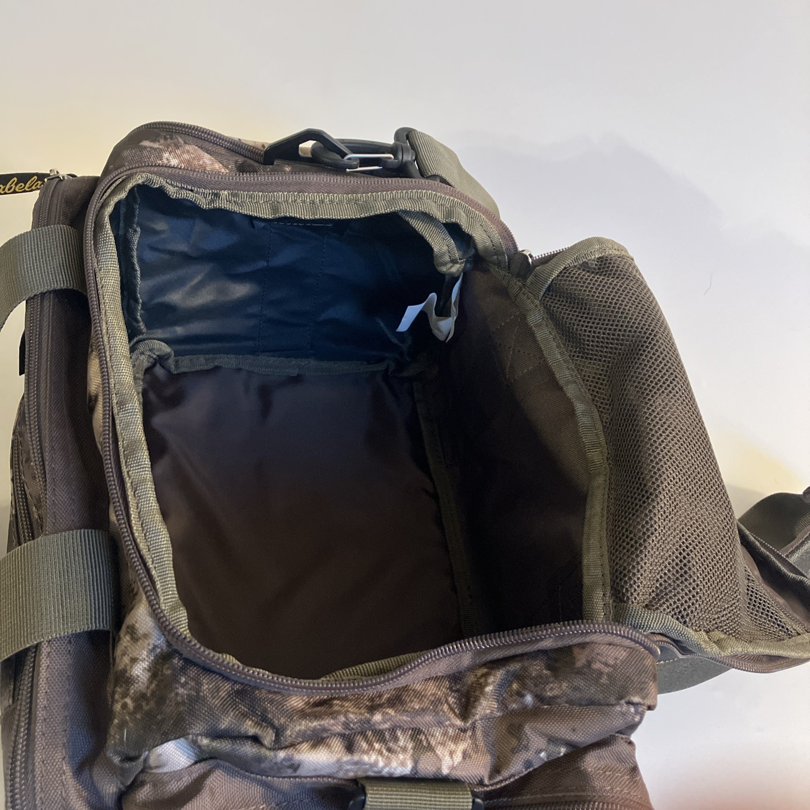 CABELAS CAMO Camouflage MINI Catch-All DUFFLE Gear Blind Hunting BAG Zip Pockets