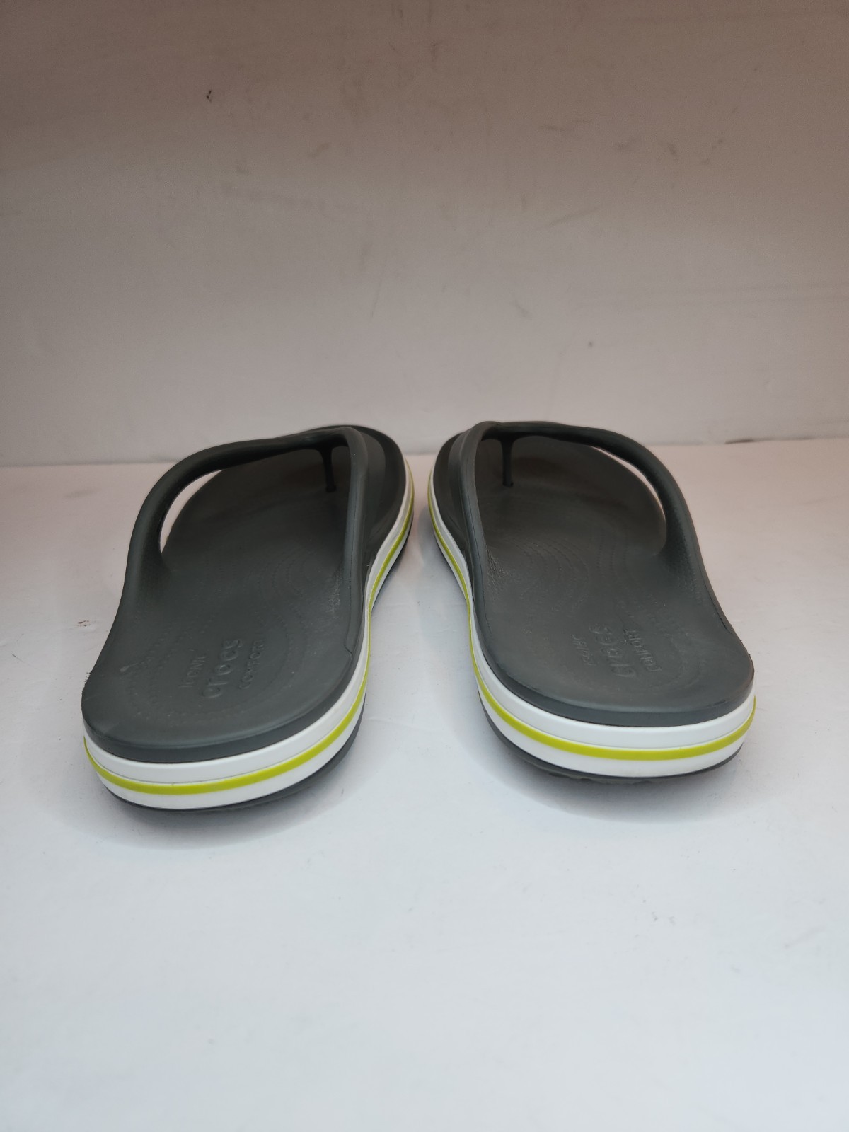 Crocs Bayaband Flip Flops Grey Grn Mens 7 Women 9 Unisex Sandals Iconic Comfort