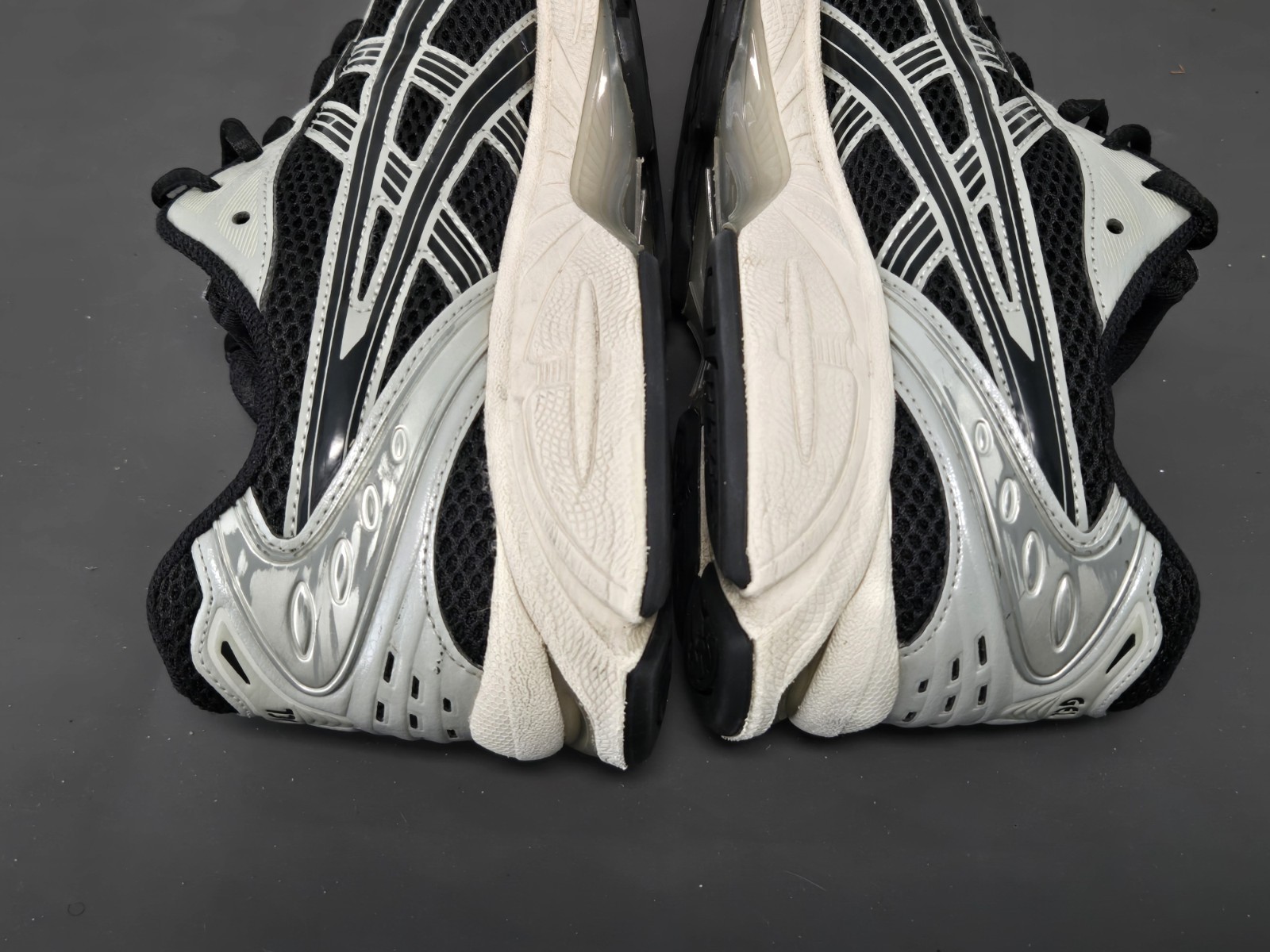 Asics Gel Kayano 14 Black Silver Gray 1201A019 Size 9 Mens Athletic Shoes
