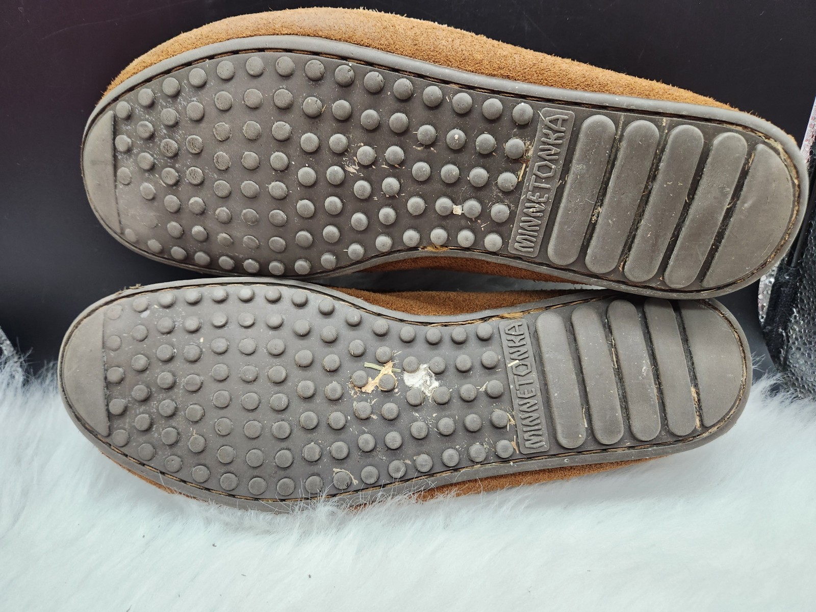 Minnetonka Classic Moccasins Men 7.5 Womens 9 Brown Suede Slip-On Casual 913