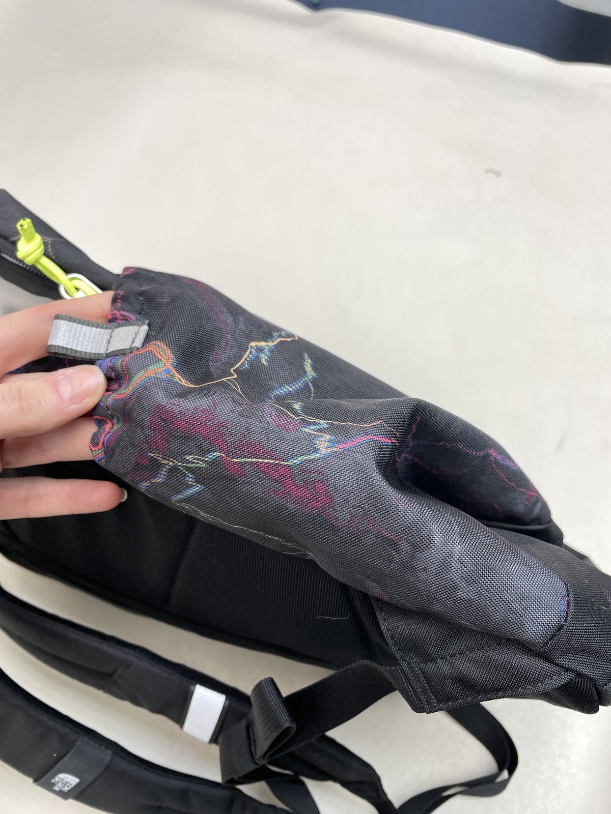 THE NORTH FACE MINI RECON BACKPACK TNF BLACK TRAIL GLOW PRINT / LED YELLOW