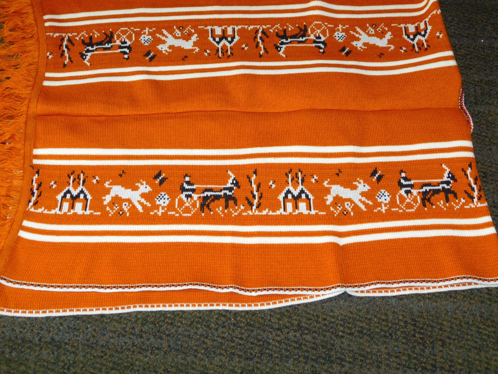 VINTAGE HORSE & BUGGY MID THIGH LENGTH OPEN FRONT PONCHO W/FRONT TIE