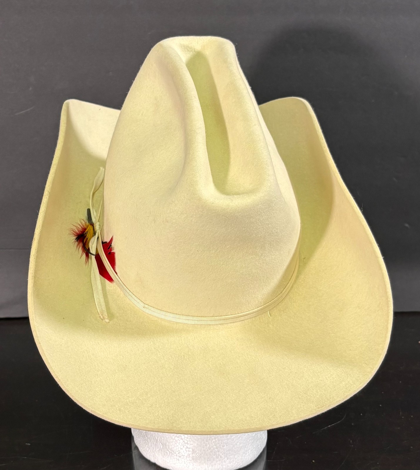 Vtg Bailey 25X Beaver 6 7/8 Quarter Horse Cowboy Hat 3-1/2″ Brim Feather White