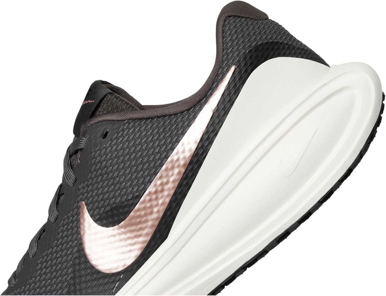 Nike Womens Revolution 8 White/Black/Metallic Gold 5.5 Medium – White/Black/Meta