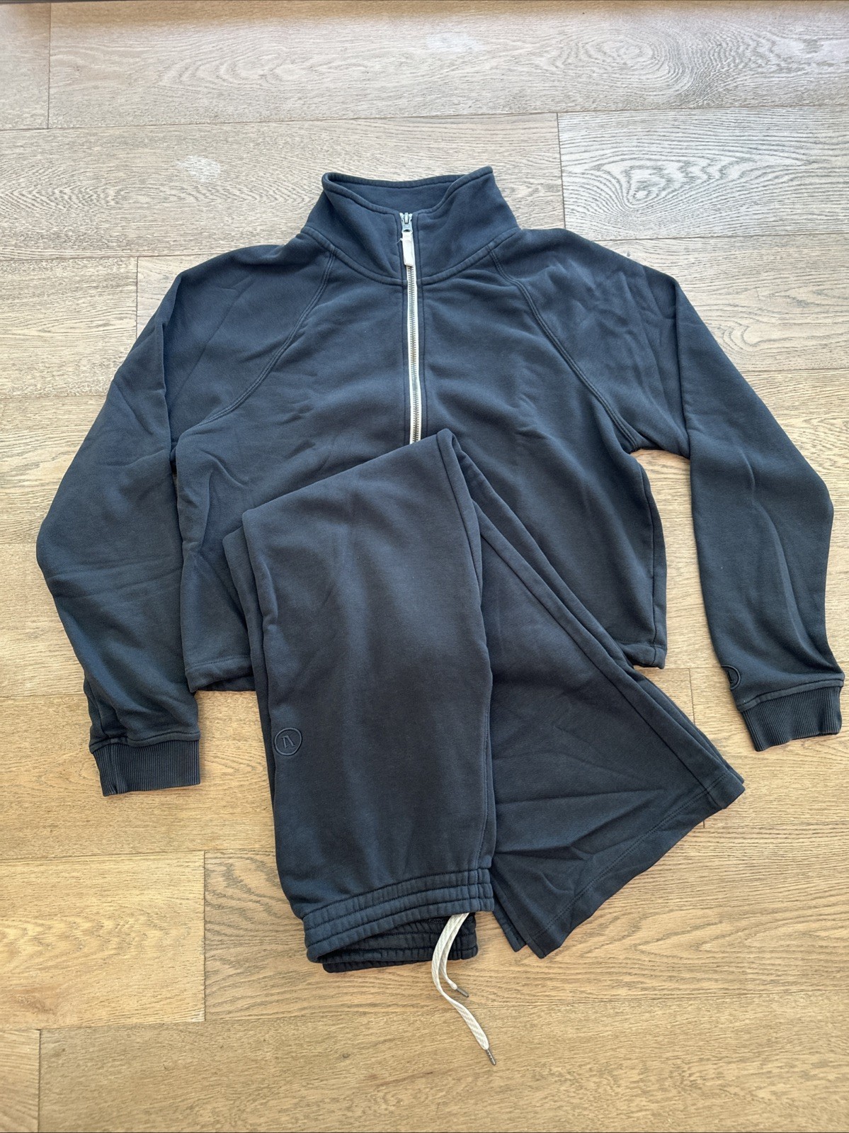 Vuori Womens Cropped Half Zipper Sweat Suit Blue Sweats Pants Small