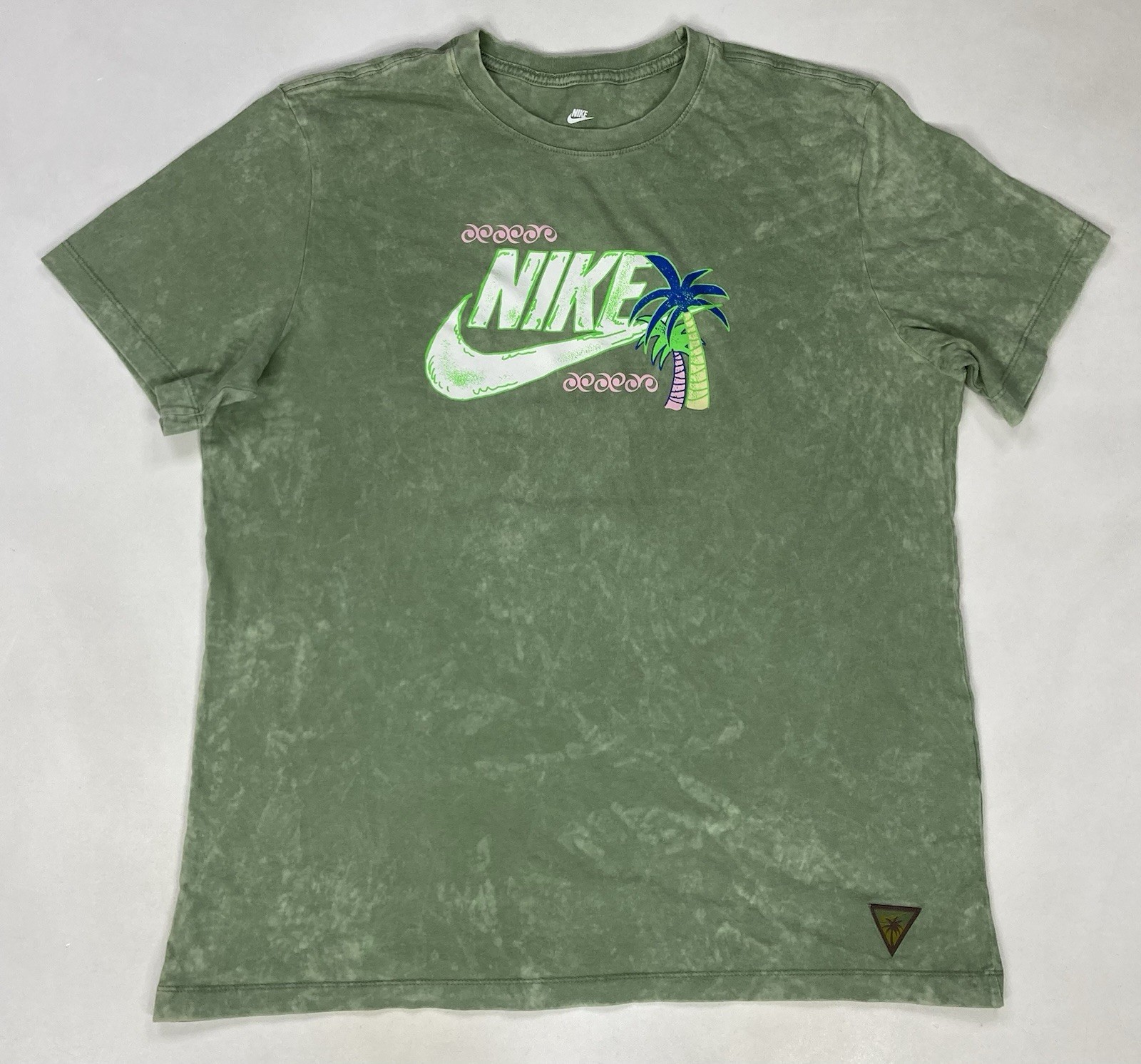 Nike SPORTSWEAR Beach Party Graphic T-shirt Men Large Green Acid Wash FB9788 386