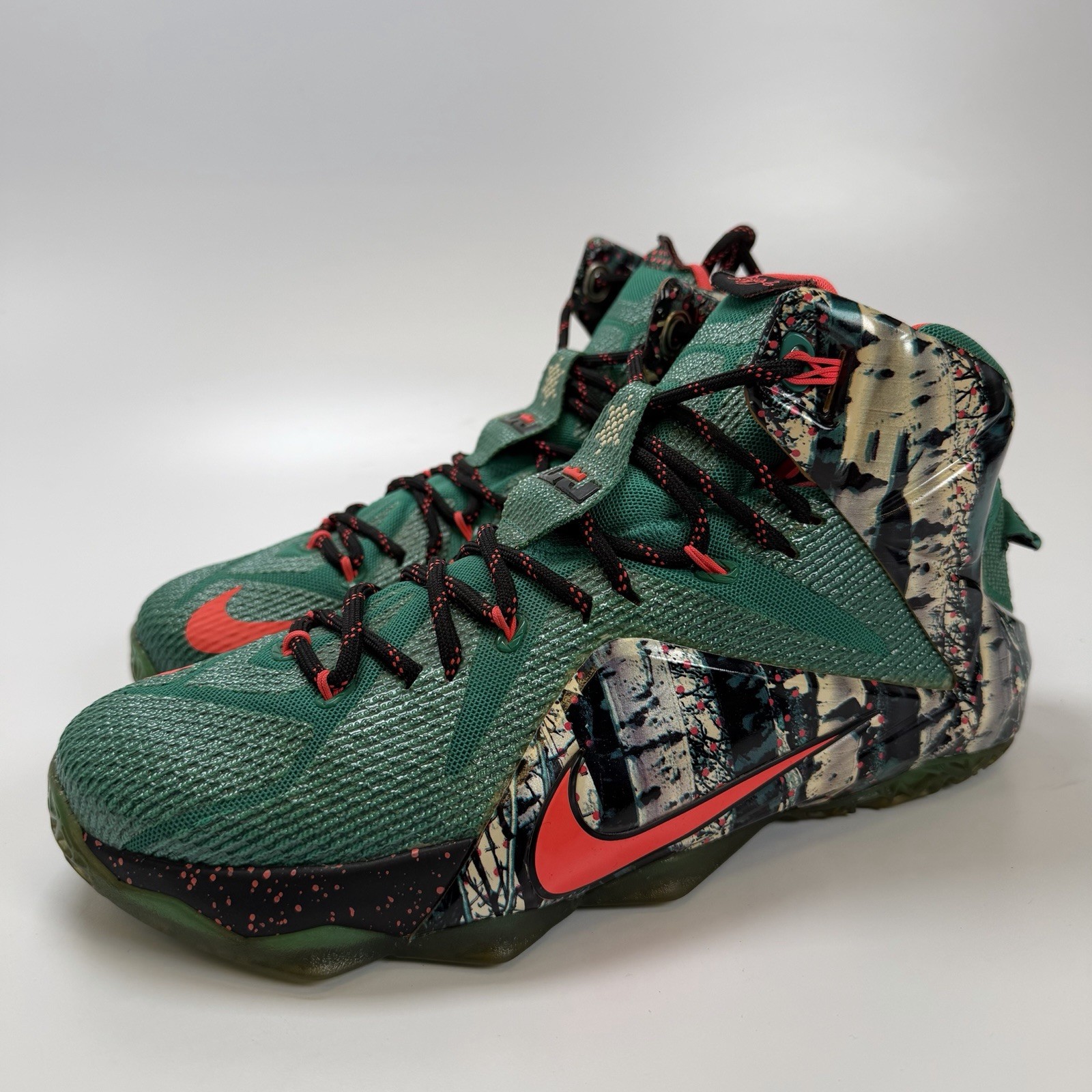 Size 10 – Nike LeBron 12 Xmas Akron Birch