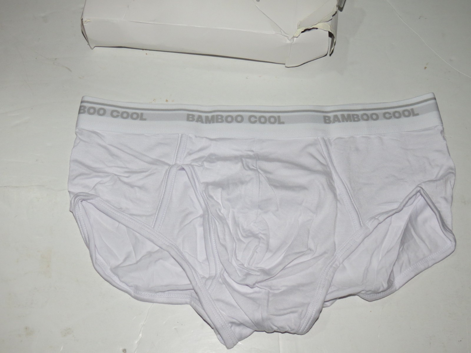 g8 BAMBOO COOL Mens Soft Underwear Open-fly Classic Briefs, Tag-free Small